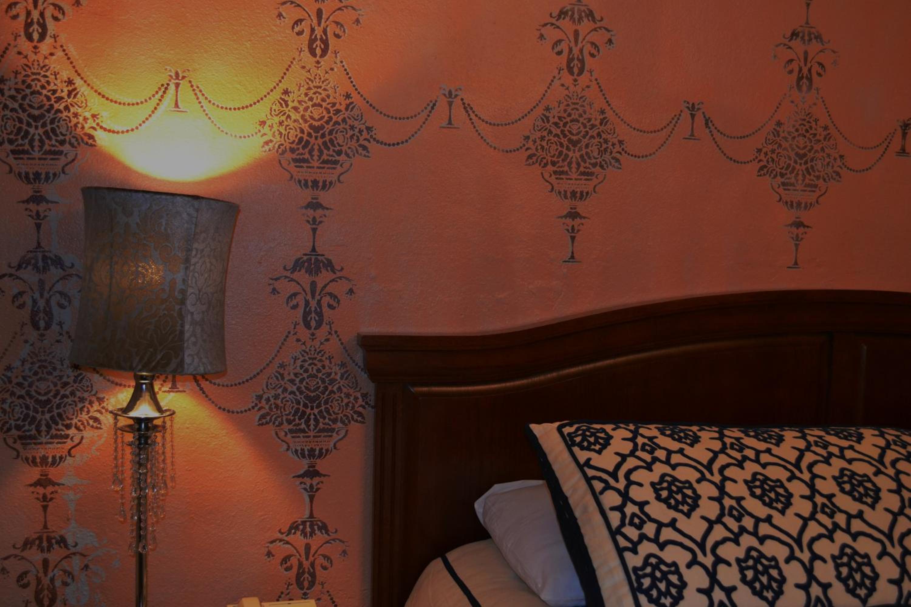 Queen Room - Photo 2
