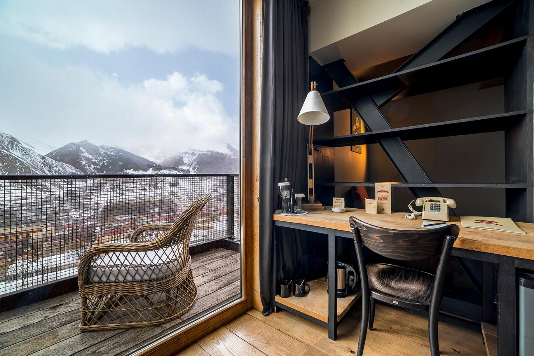 Executive King Room with Mountain View photo 3