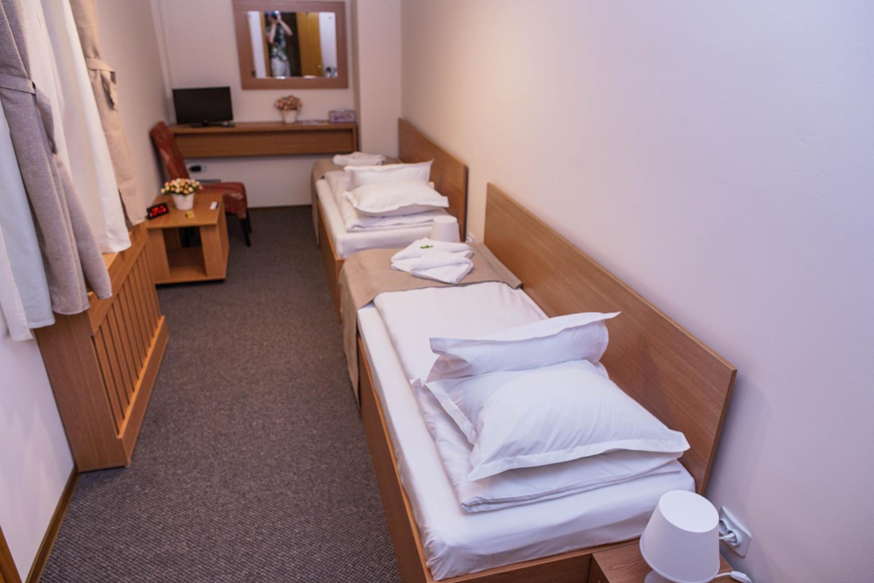 Economy Twin Room - Photo 1