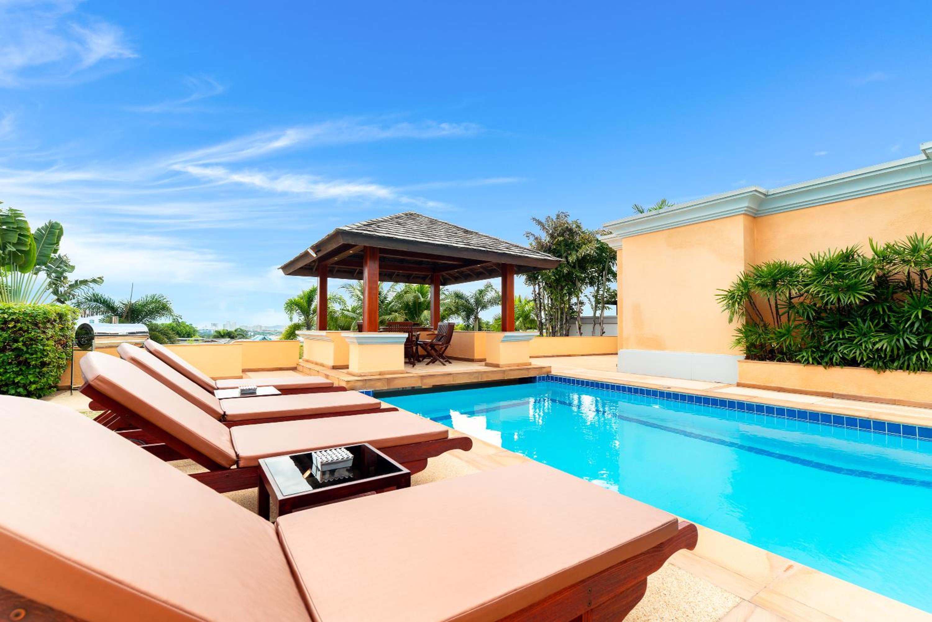 Villa photo 2