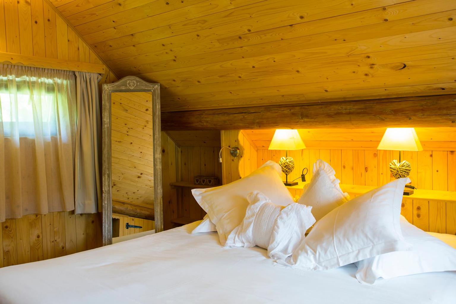 Intimate Chalet (2 Guests) with Private Jacuzzi
