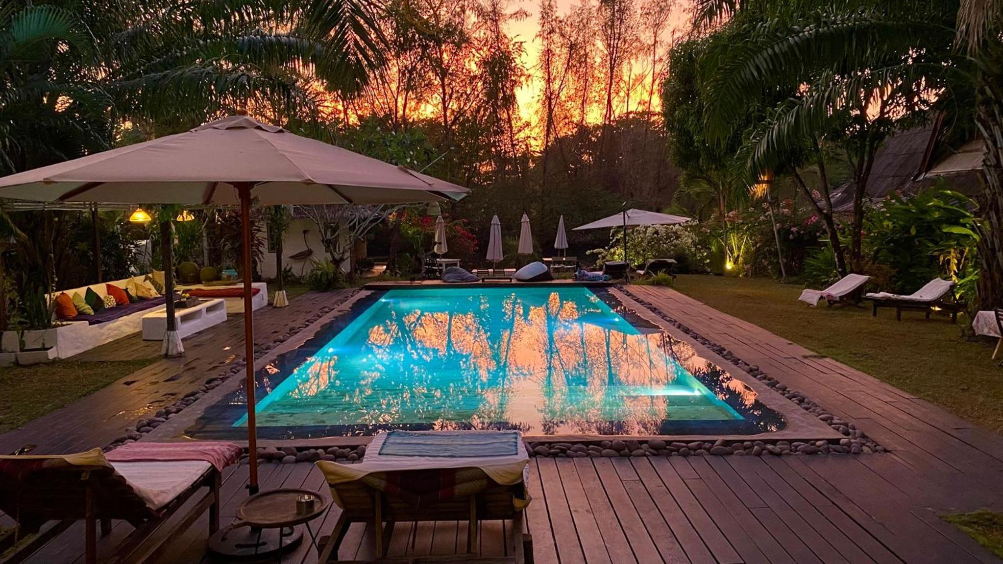 Queen Room with Pool View