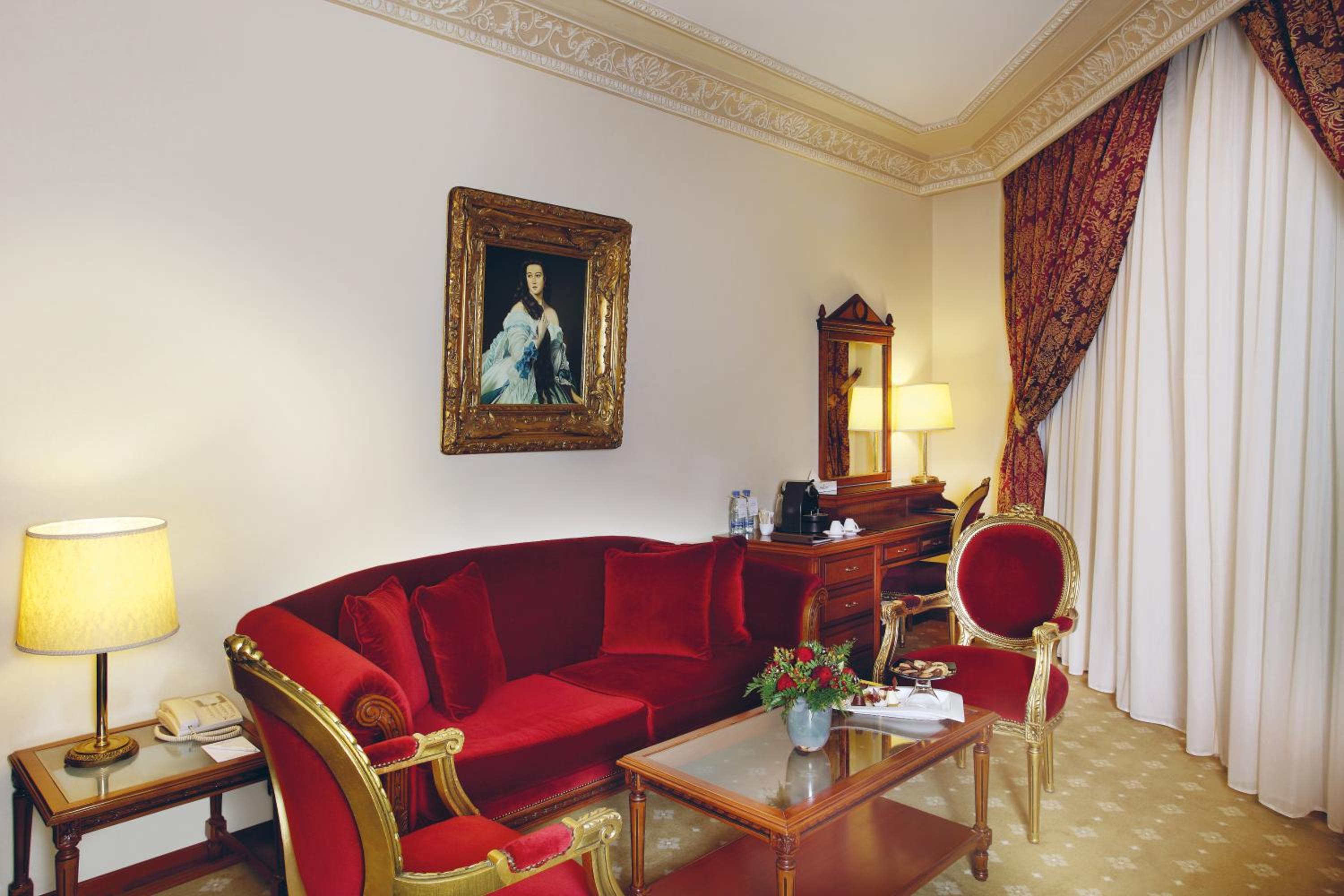 Executive King Suite - Photo 2