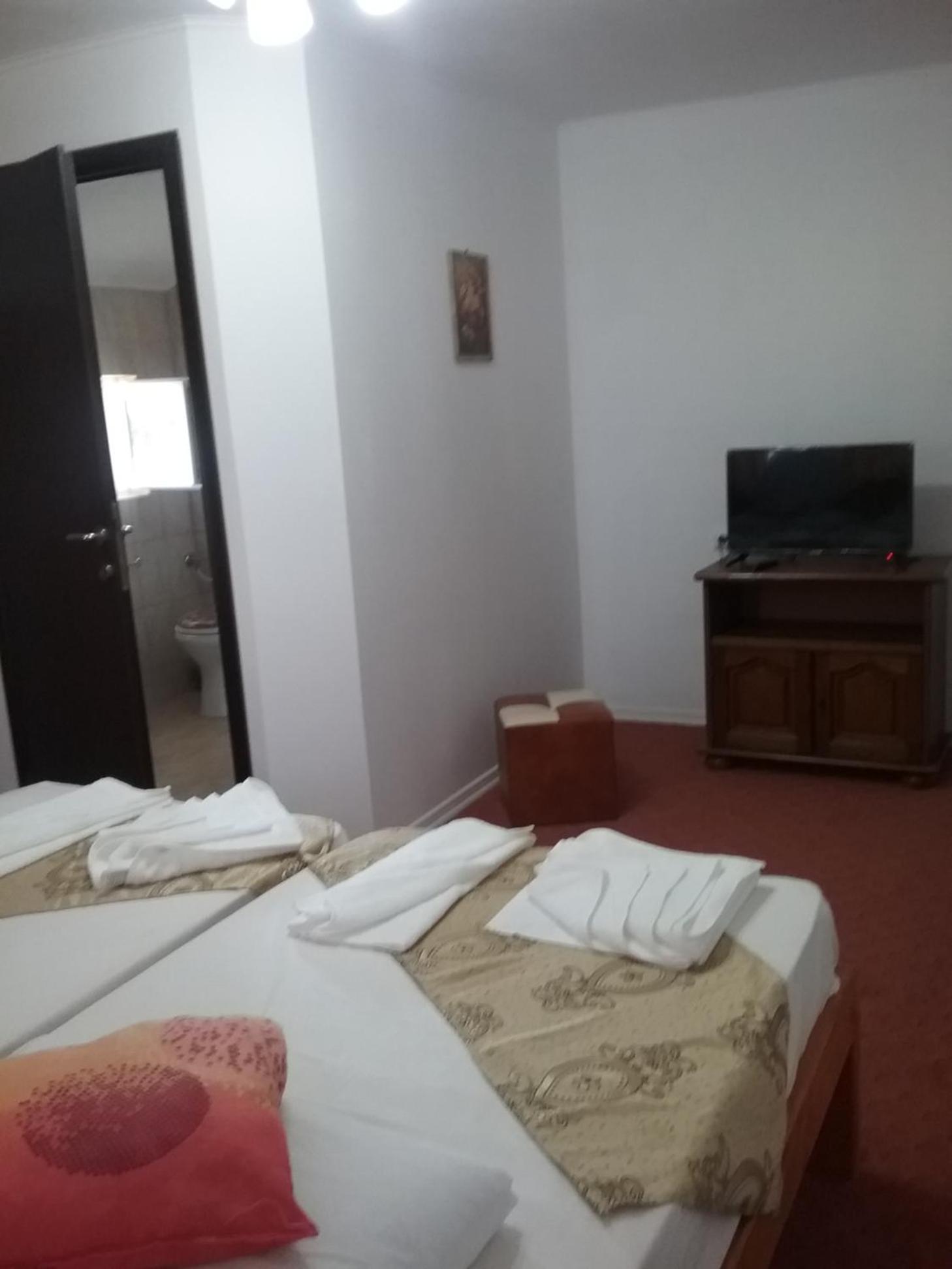 Double Room with Private Bathroom photo 1