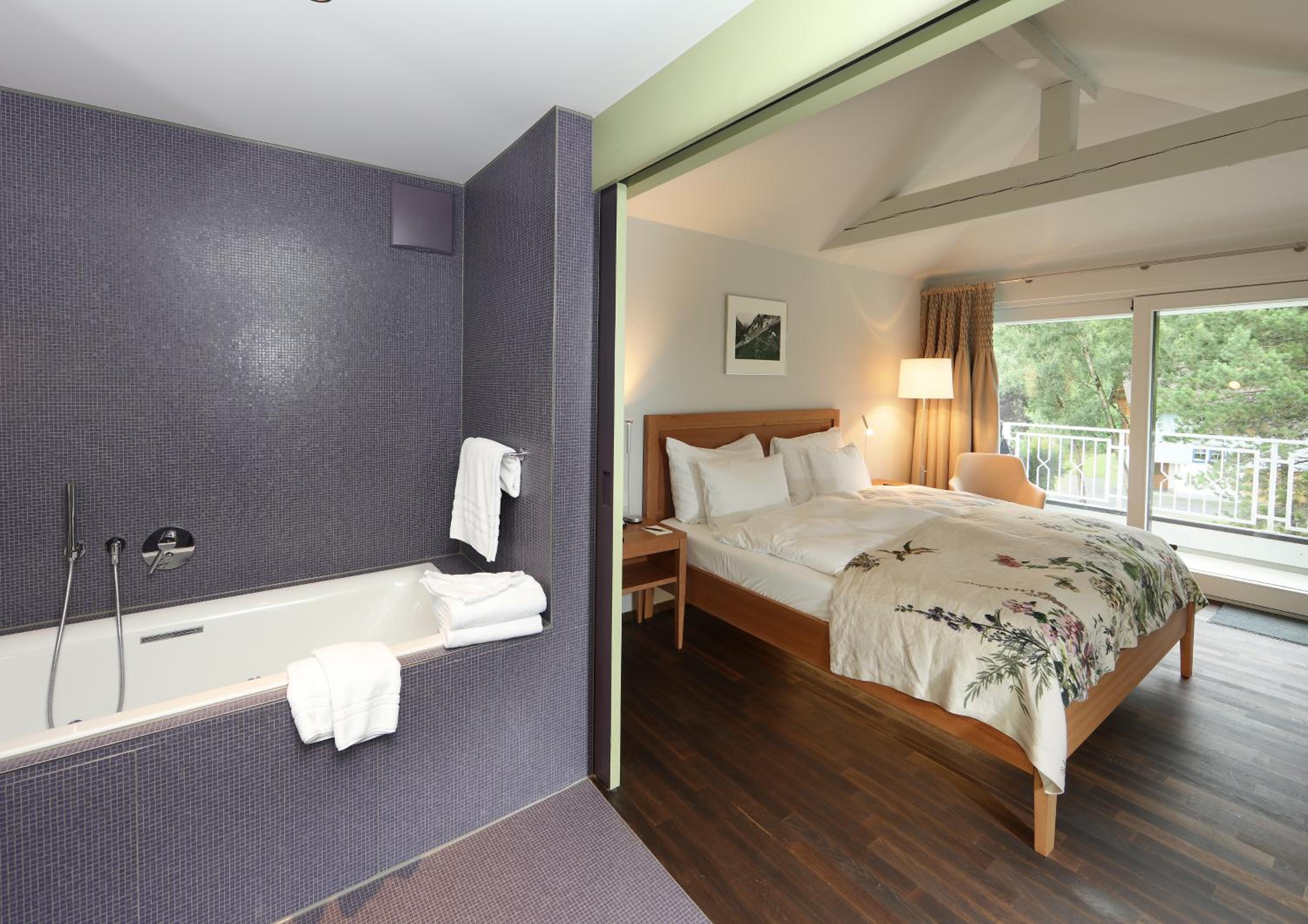 Junior Suite with Balcony - Photo 7