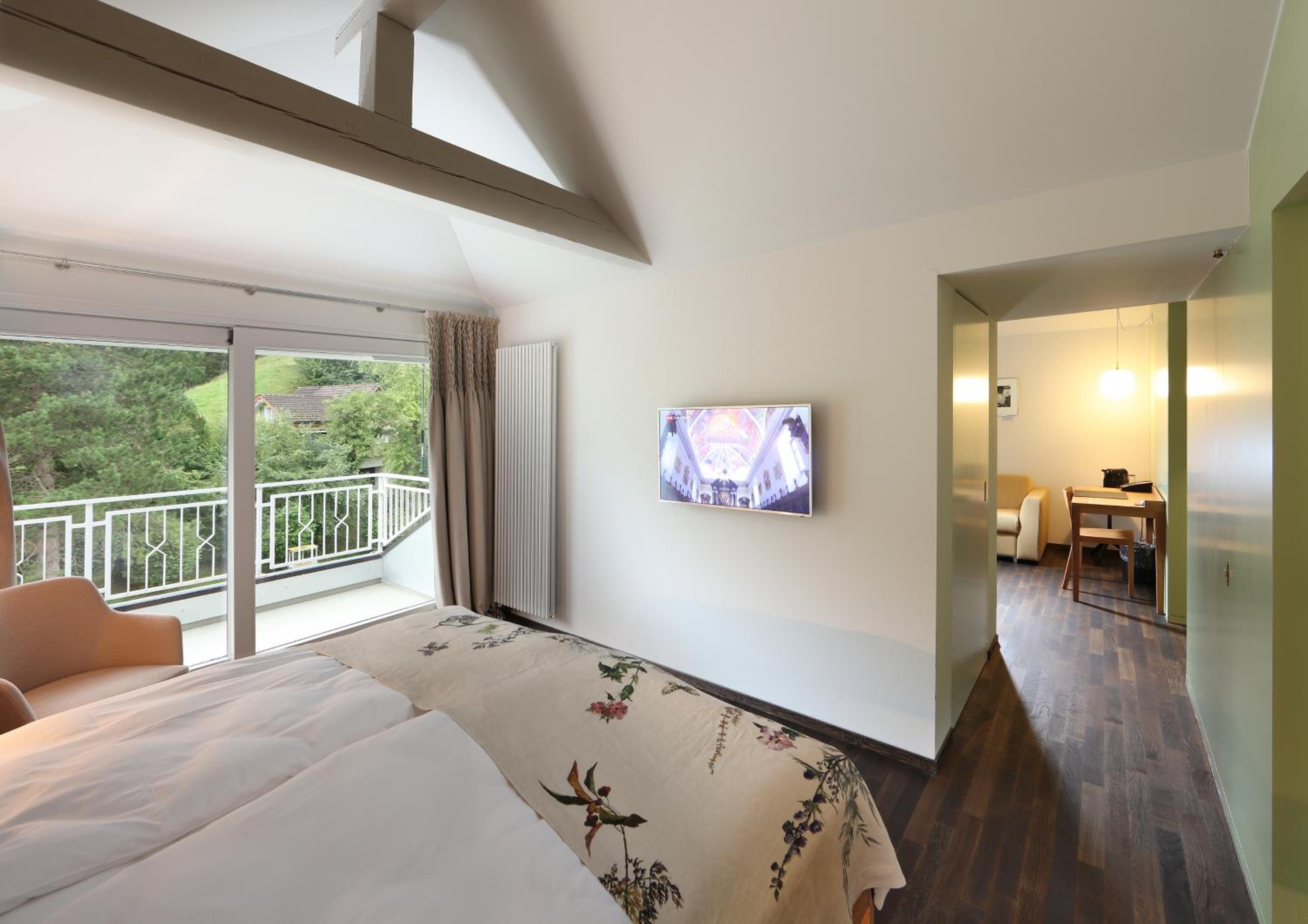 Junior Suite with Balcony - Photo 1