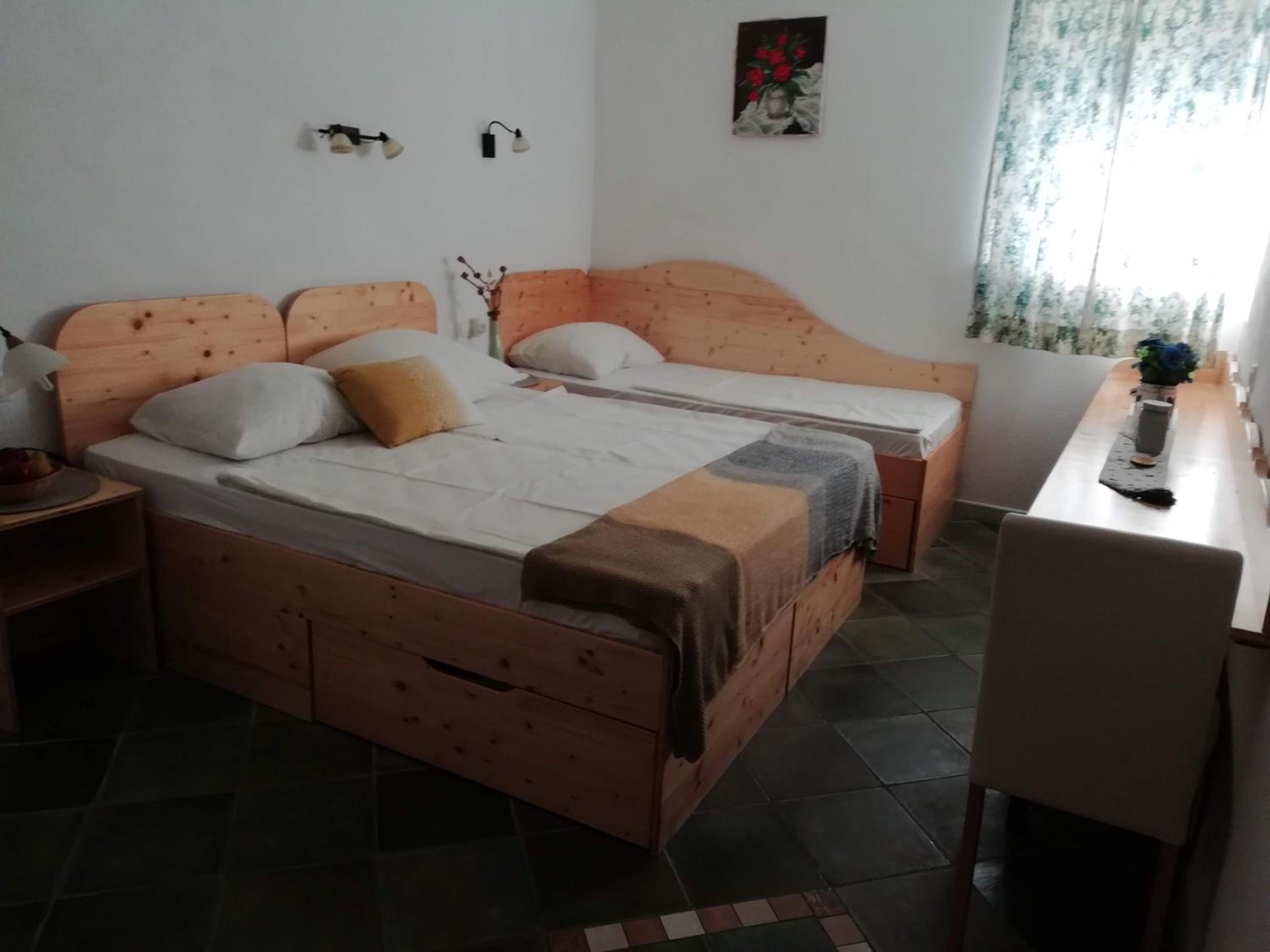 Triple Room with Private Bathroom - Photo 2