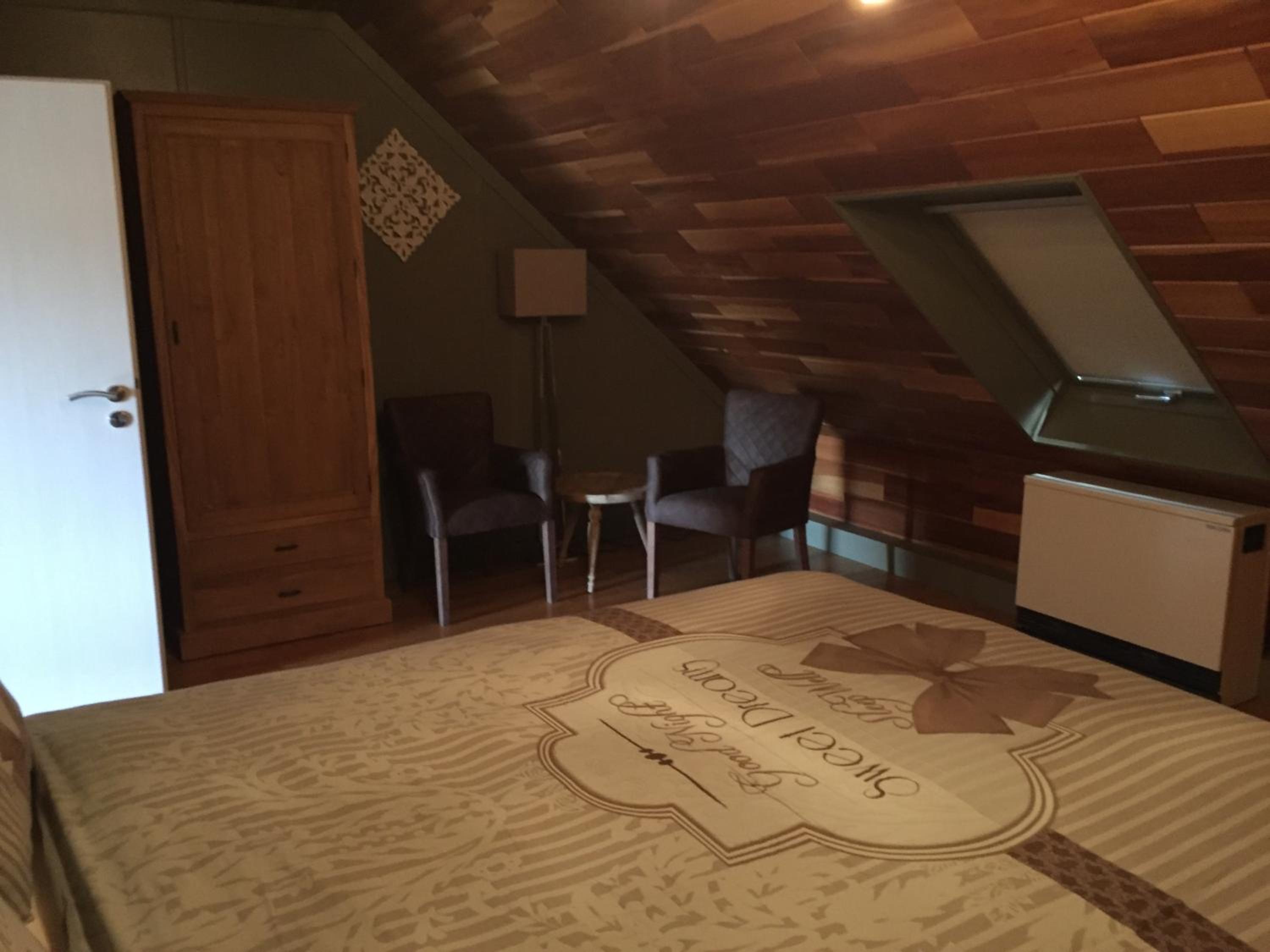 Superior Family Room photo 3