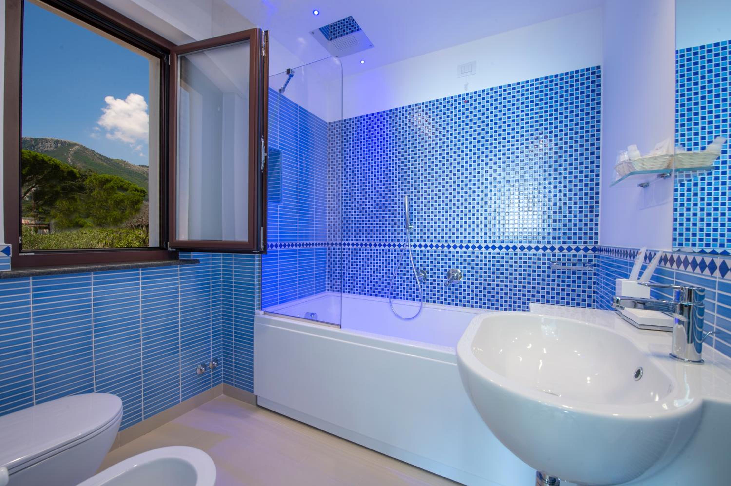 Luxury Room - Photo 8