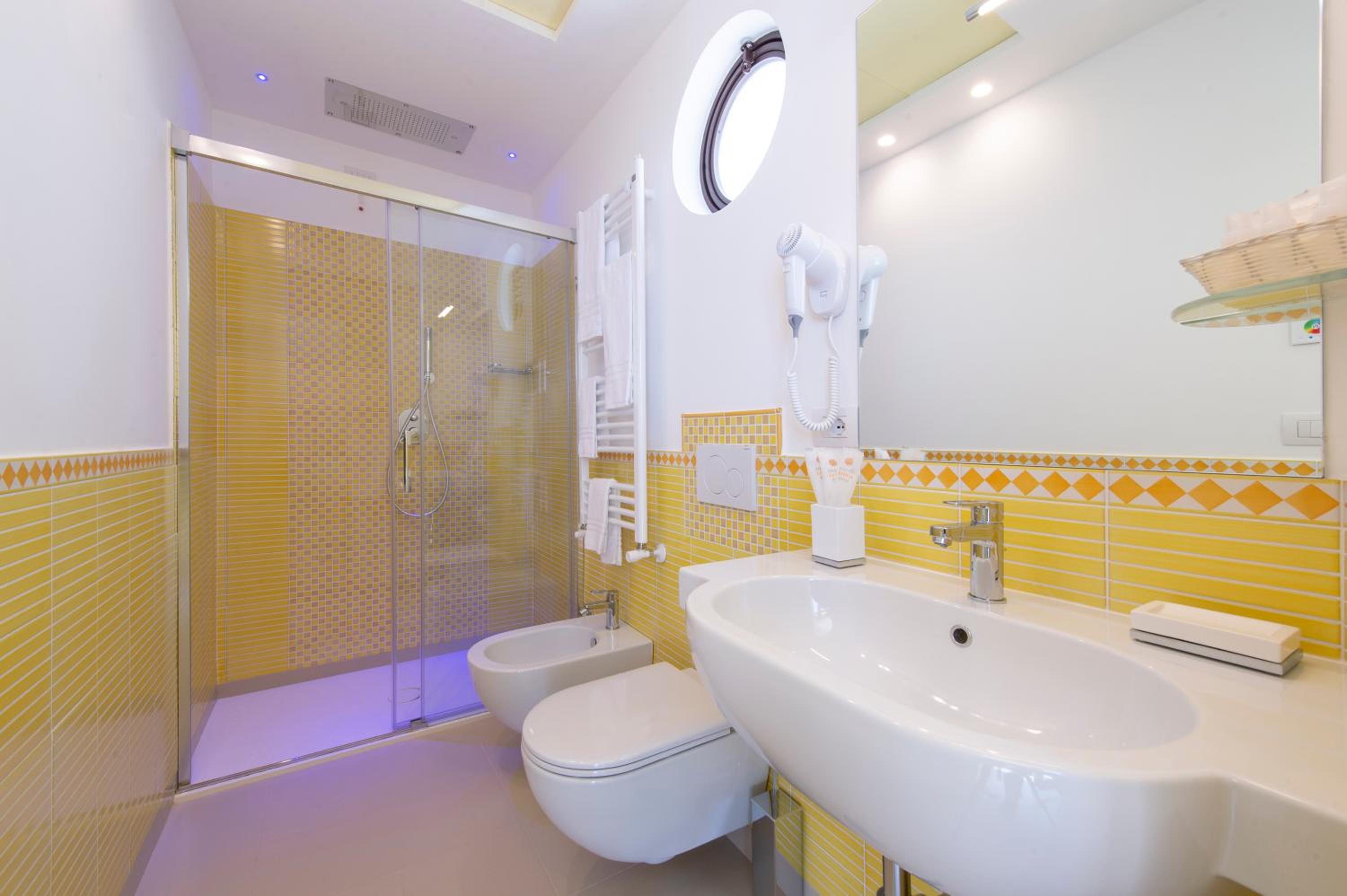 Luxury Room - Photo 15