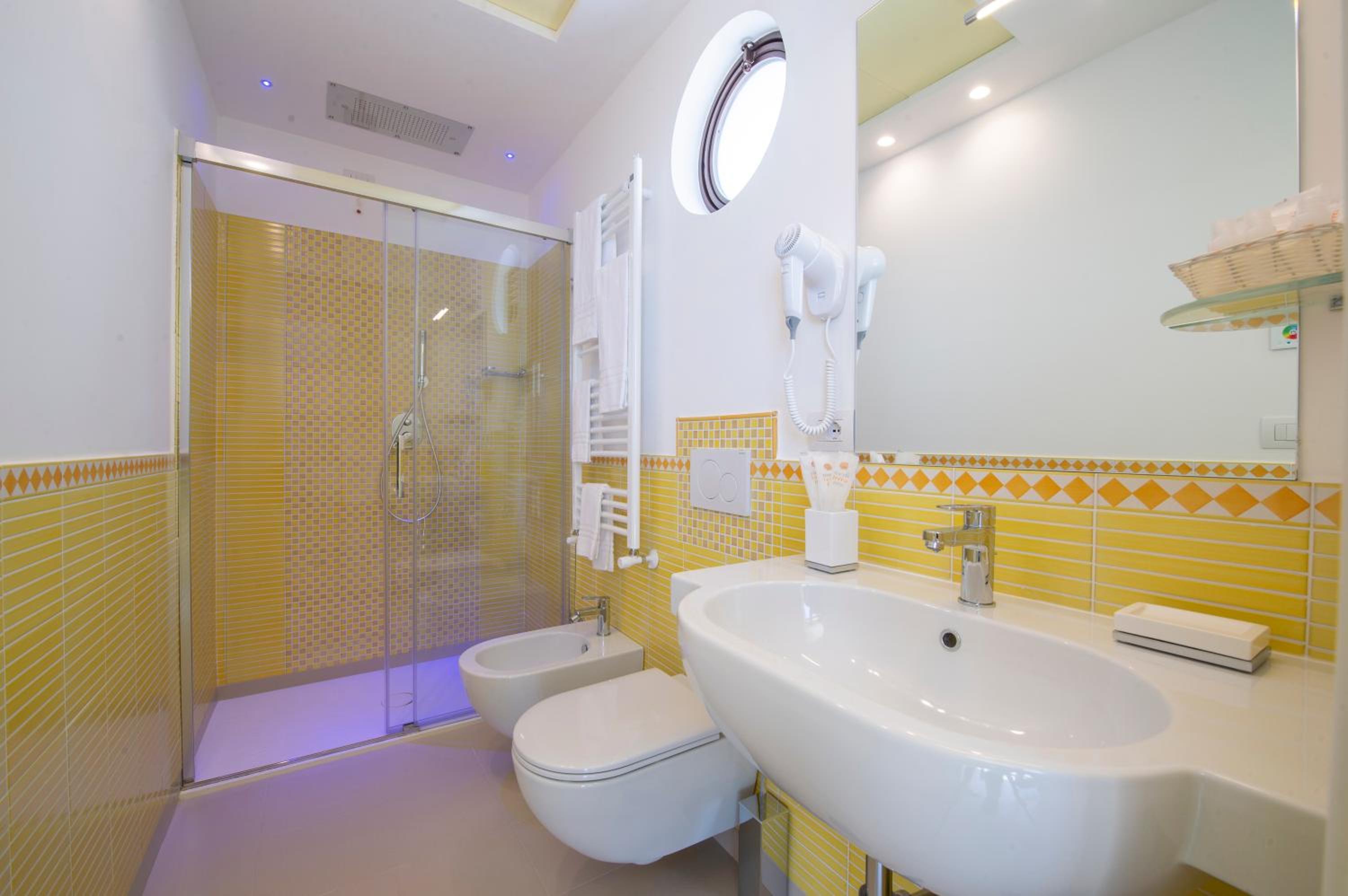 Luxury Room - Photo 31