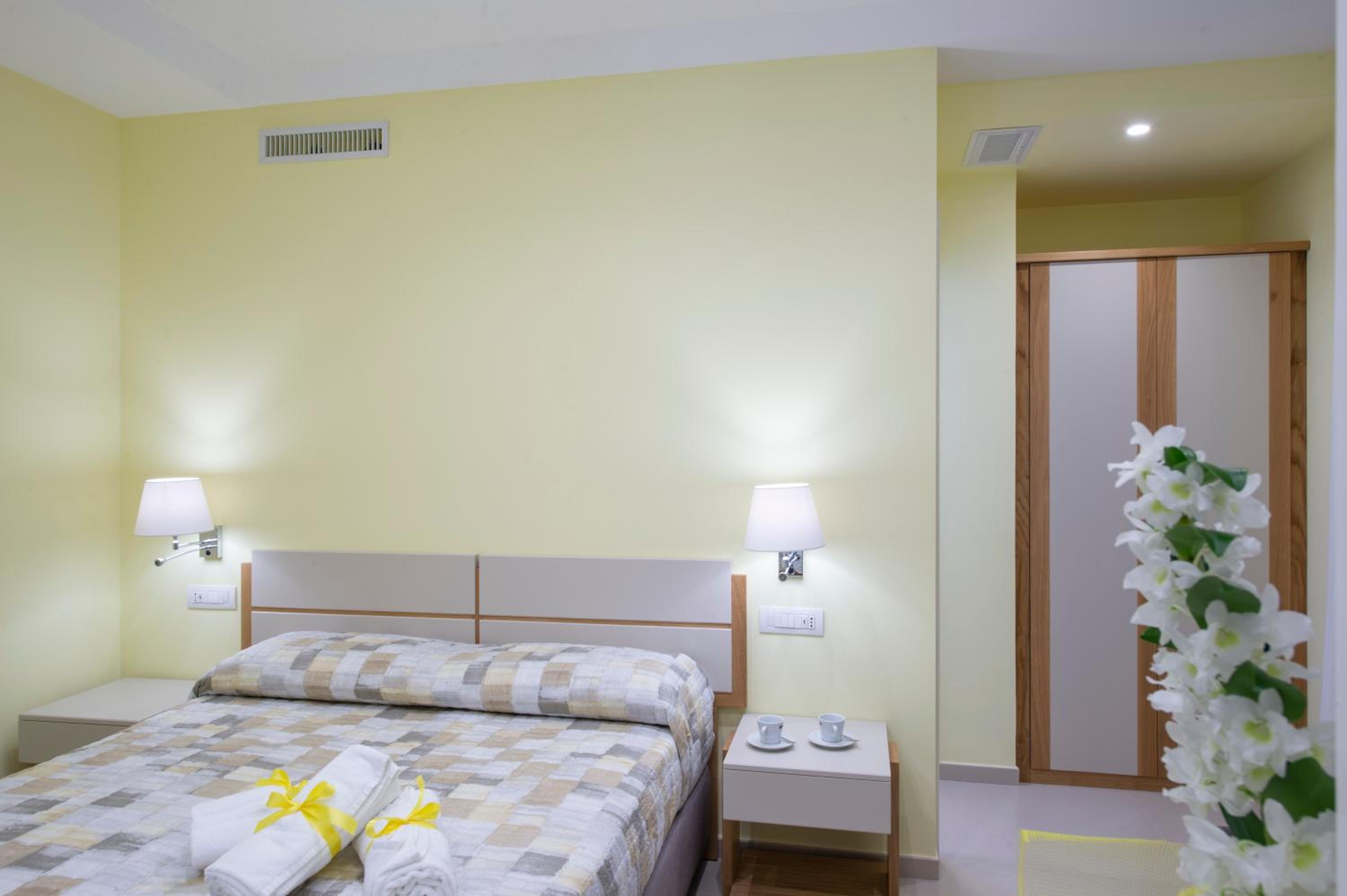 Luxury Room - Photo 13