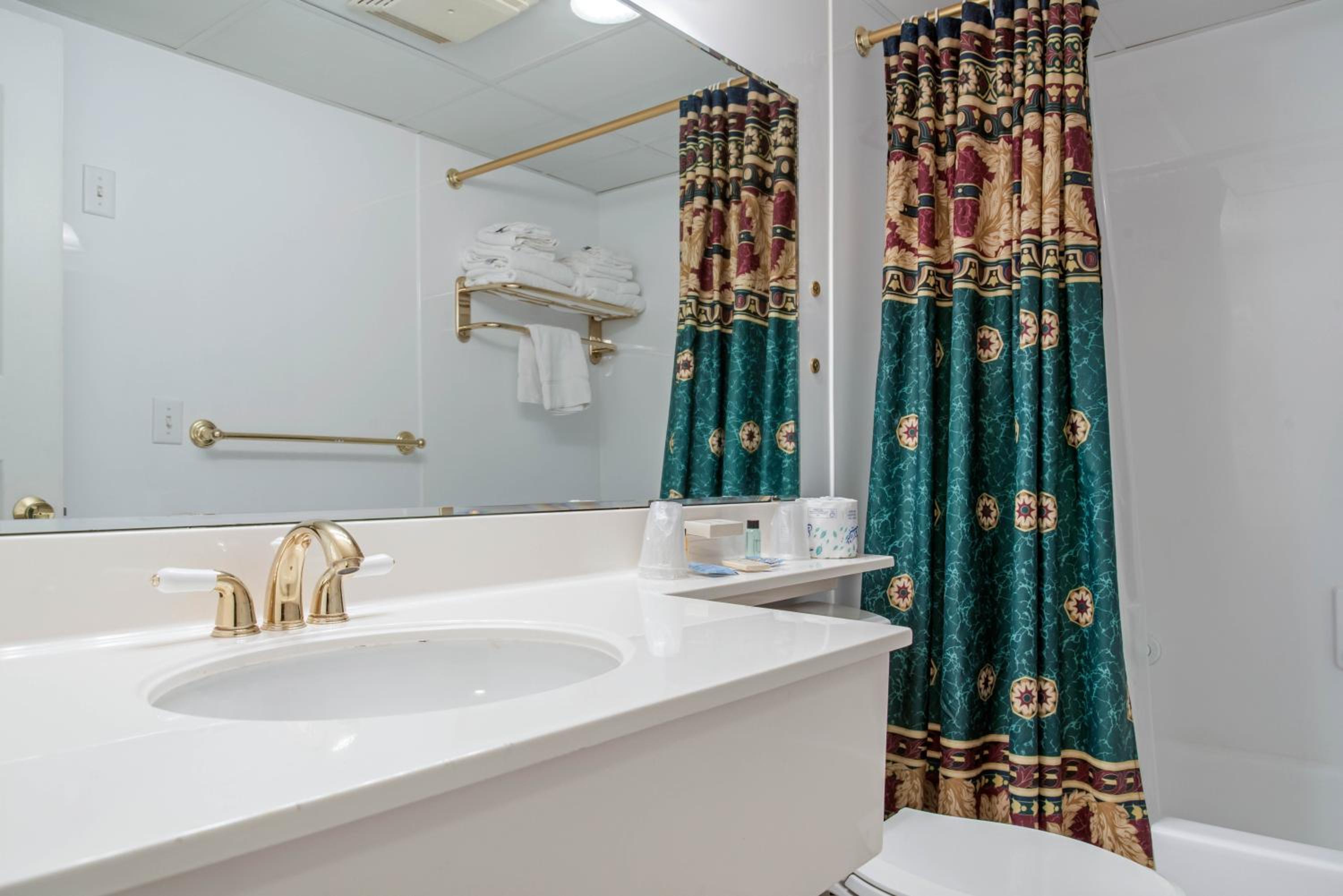 Queen Room with Two Queen Beds - Pet Friendly photo 3