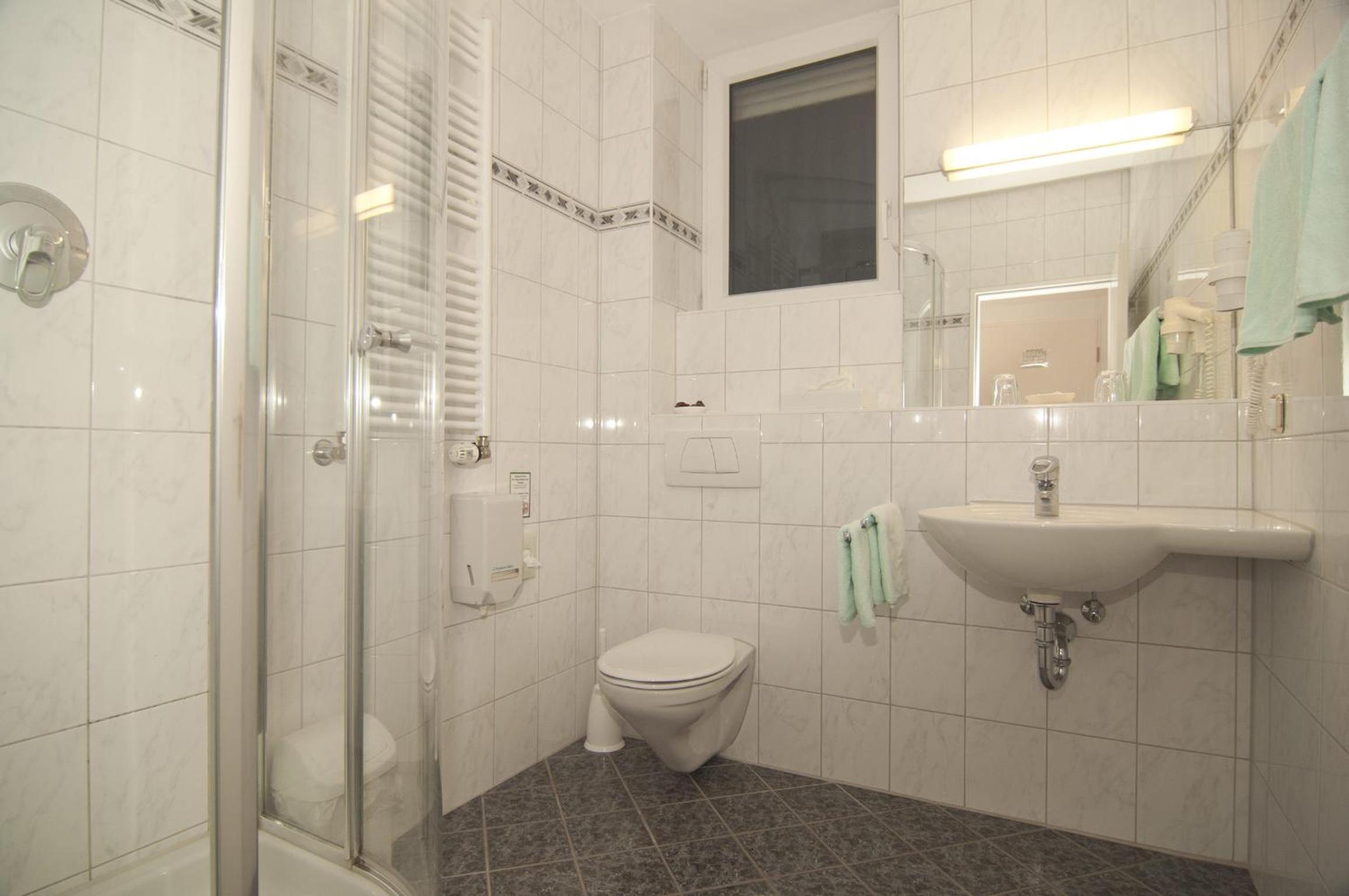 Standard Double or Twin Room - Photo 15