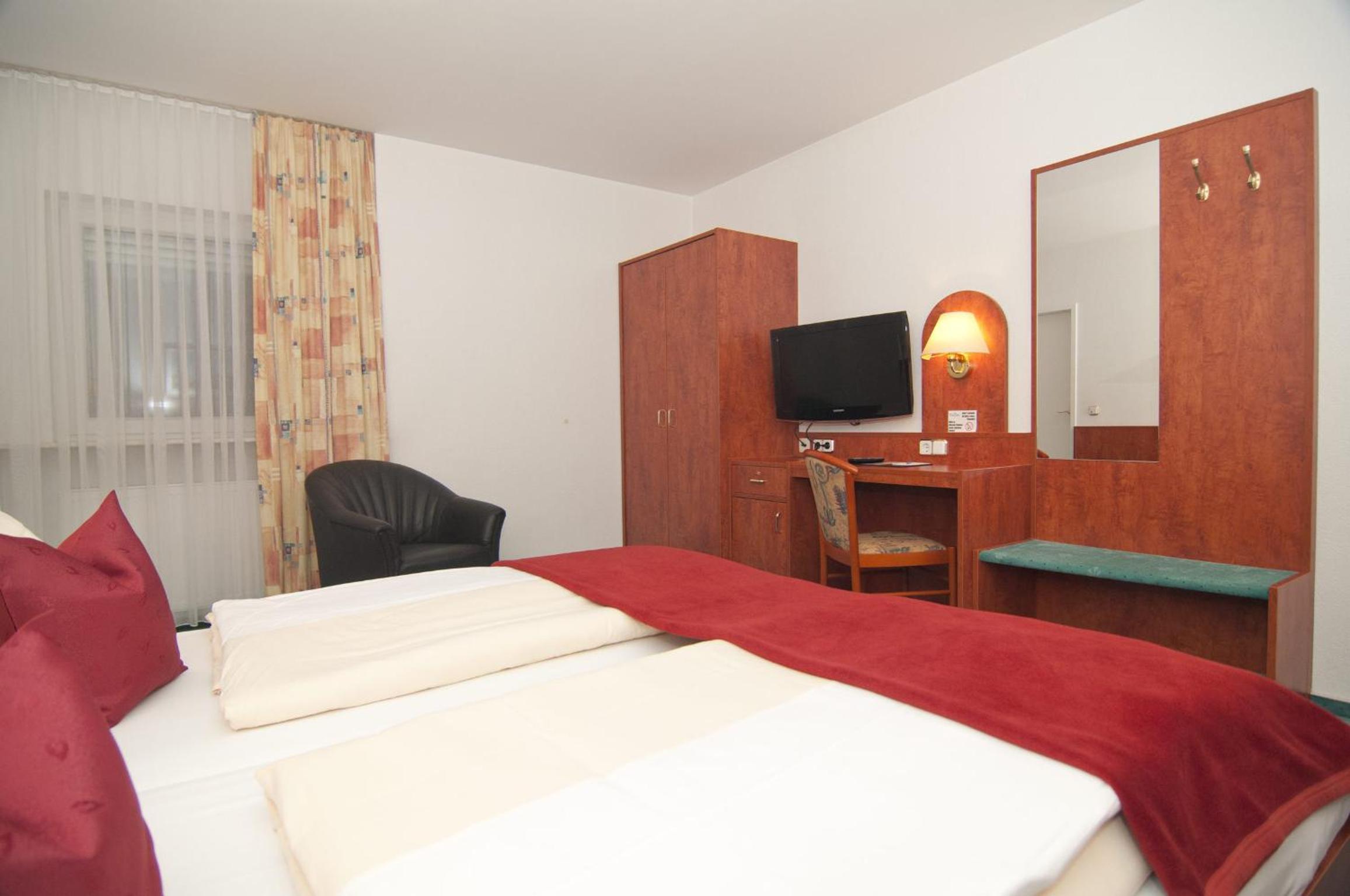 Standard Double or Twin Room - Photo 13