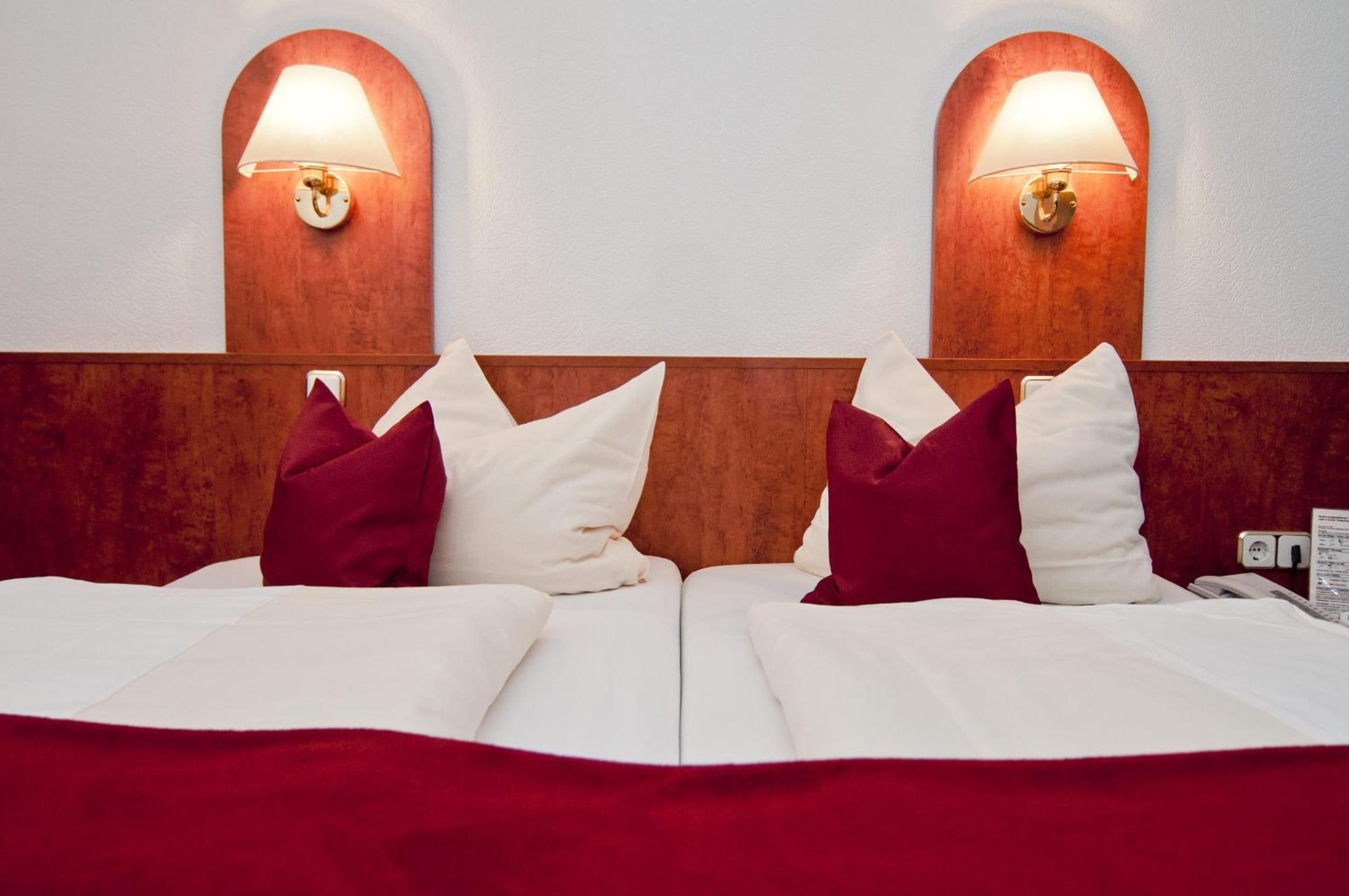 Standard Double or Twin Room - Photo 18