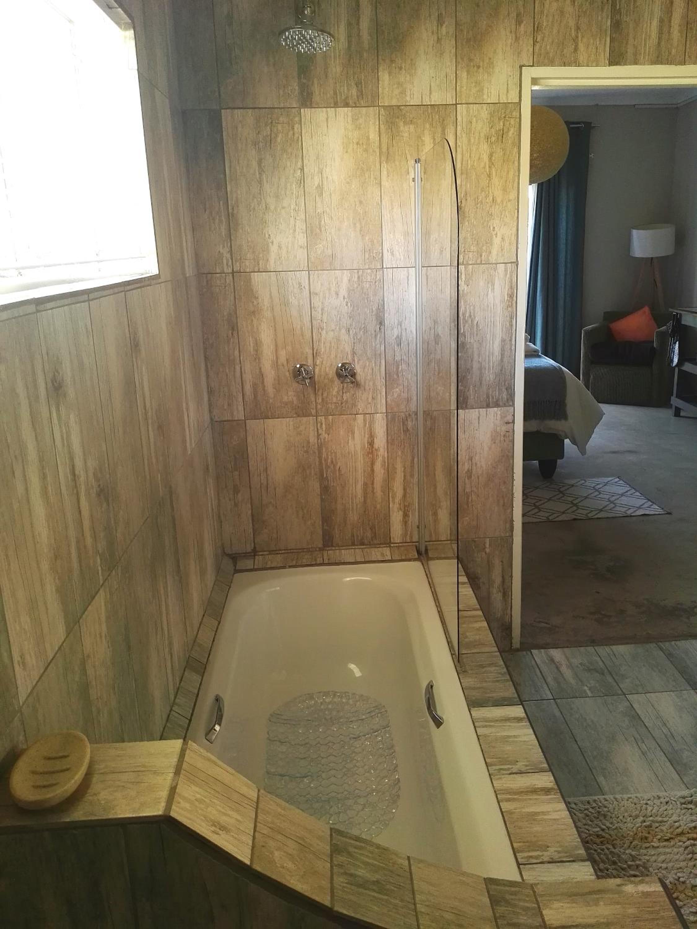 Deluxe Queen Suite - Photo 2