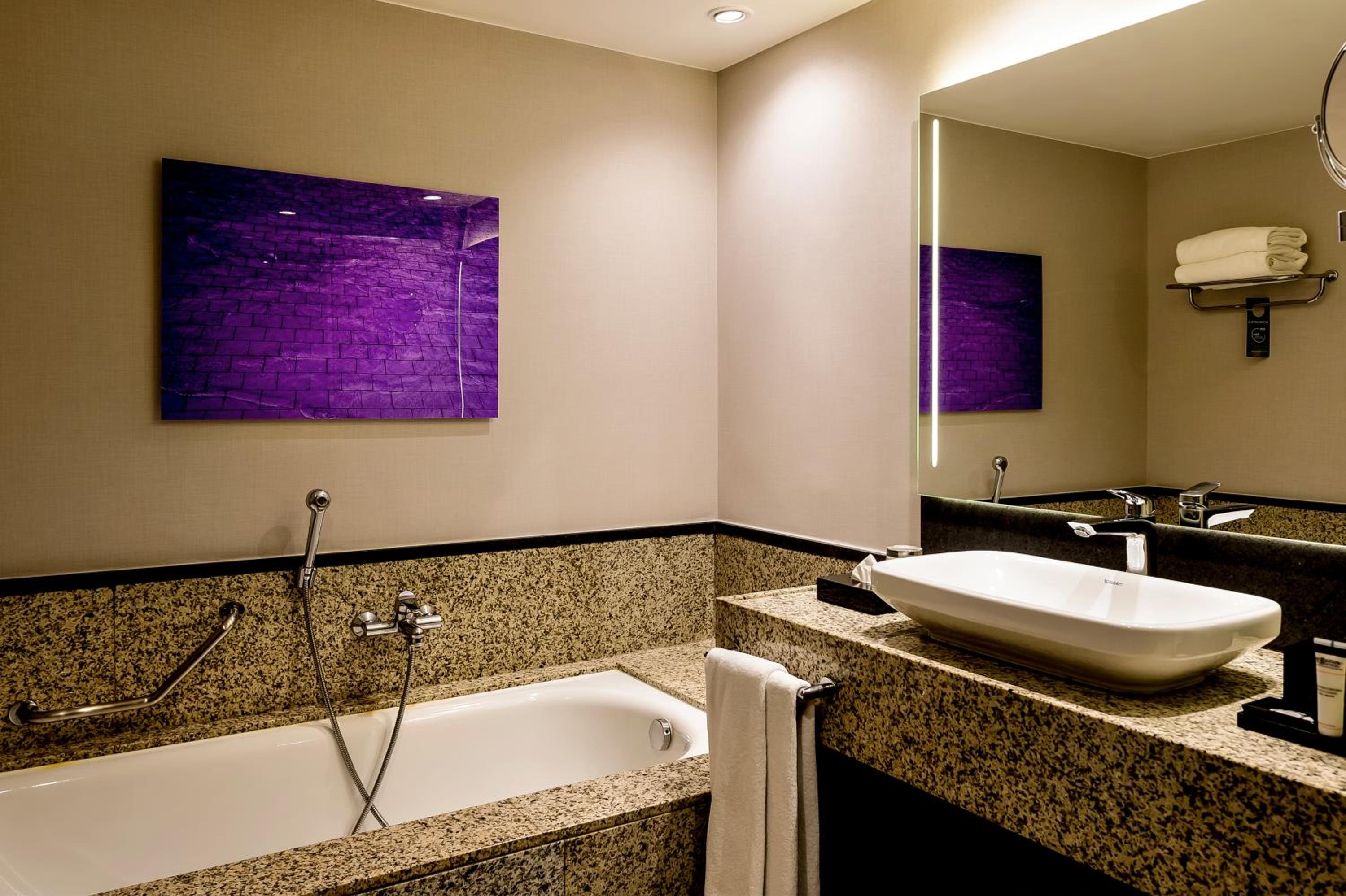 Premium Executive Twin Room with Executive Lounge Access