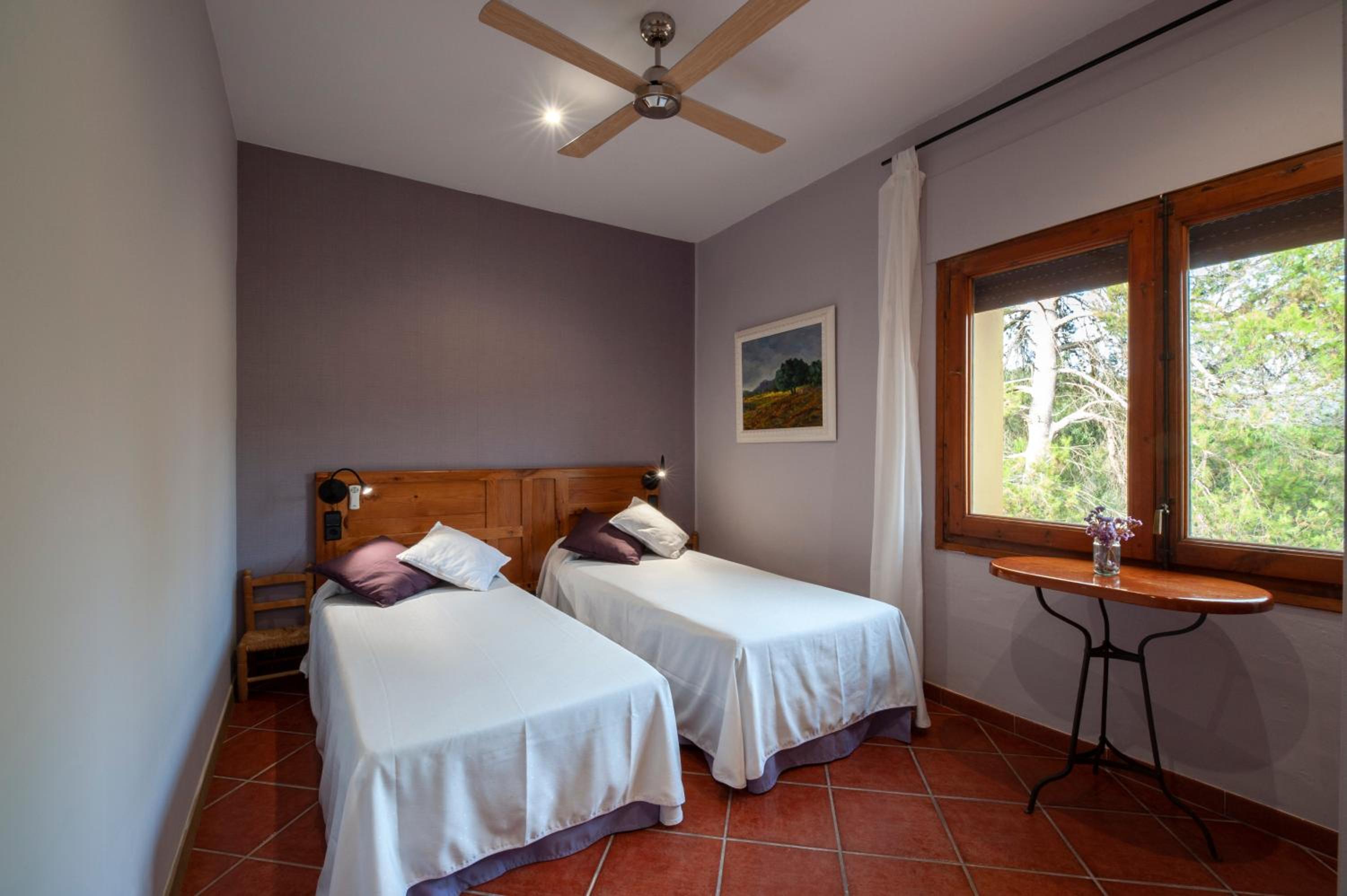 Twin Room with Private Bathroom - Photo 1
