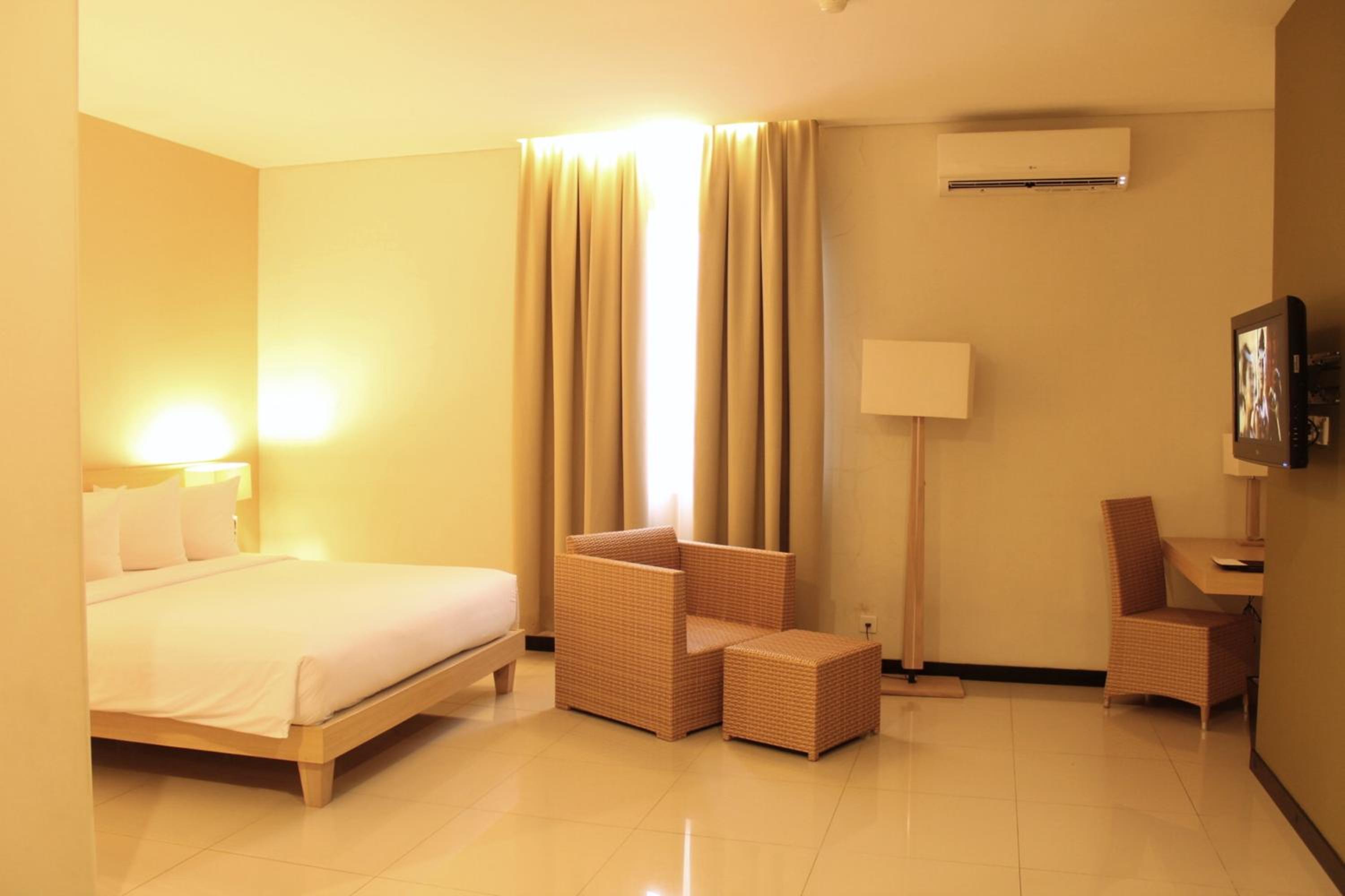 Deluxe King Room - Photo 4