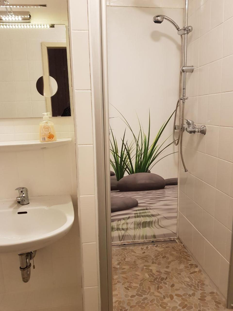 Double Room - Photo 15