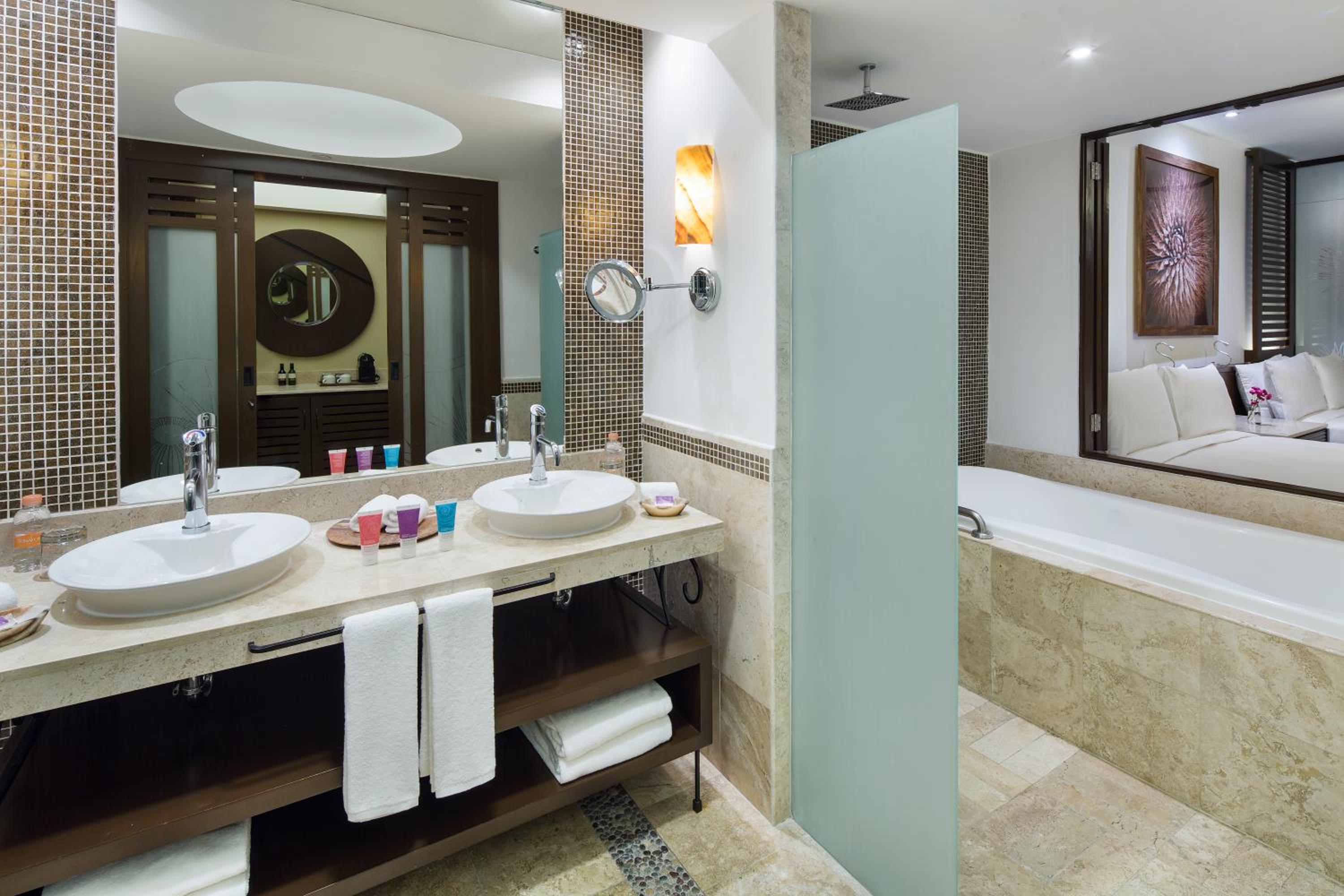 Master Double Room with Ocean View - Photo 2