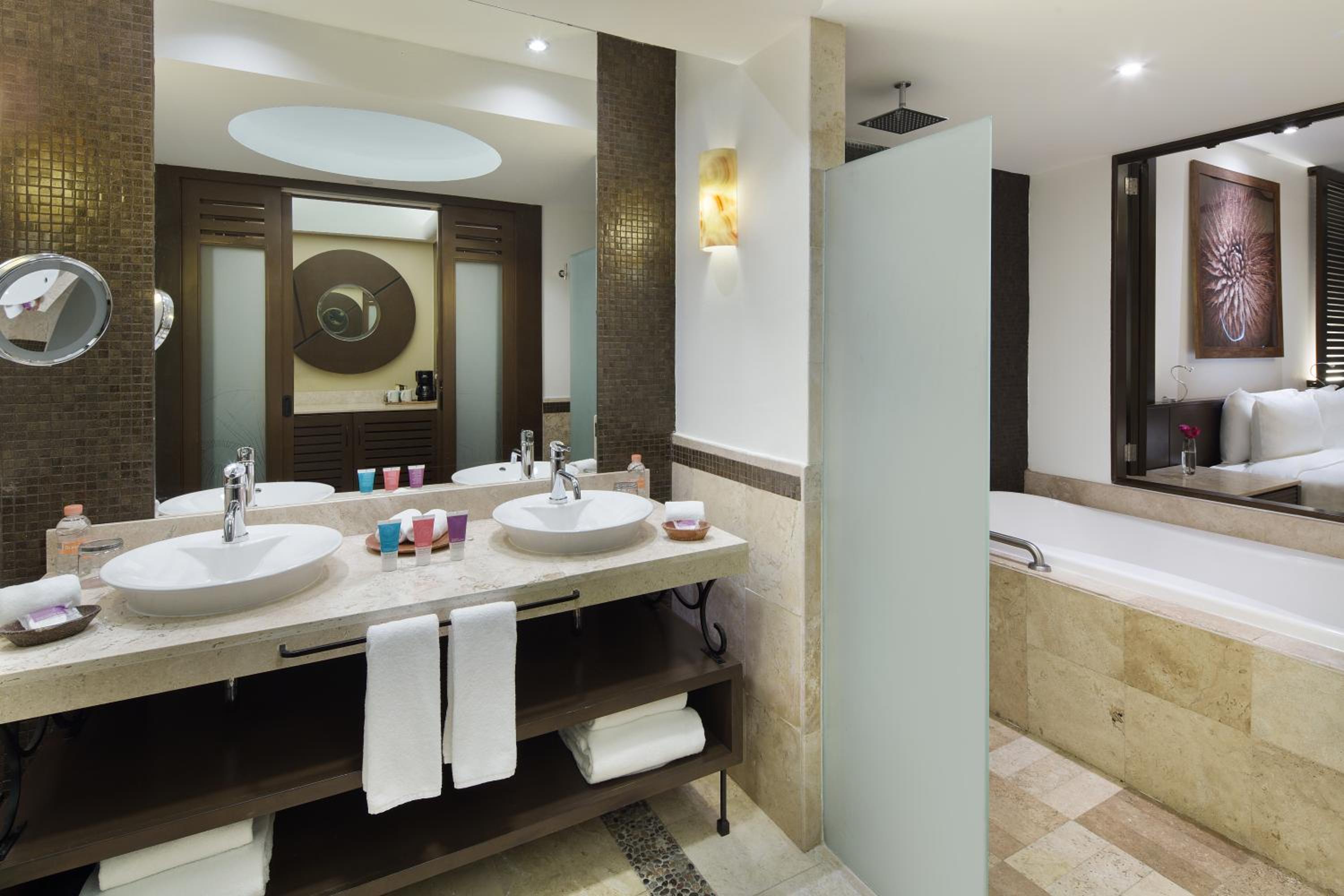 Master King Room with Ocean View - Photo 3
