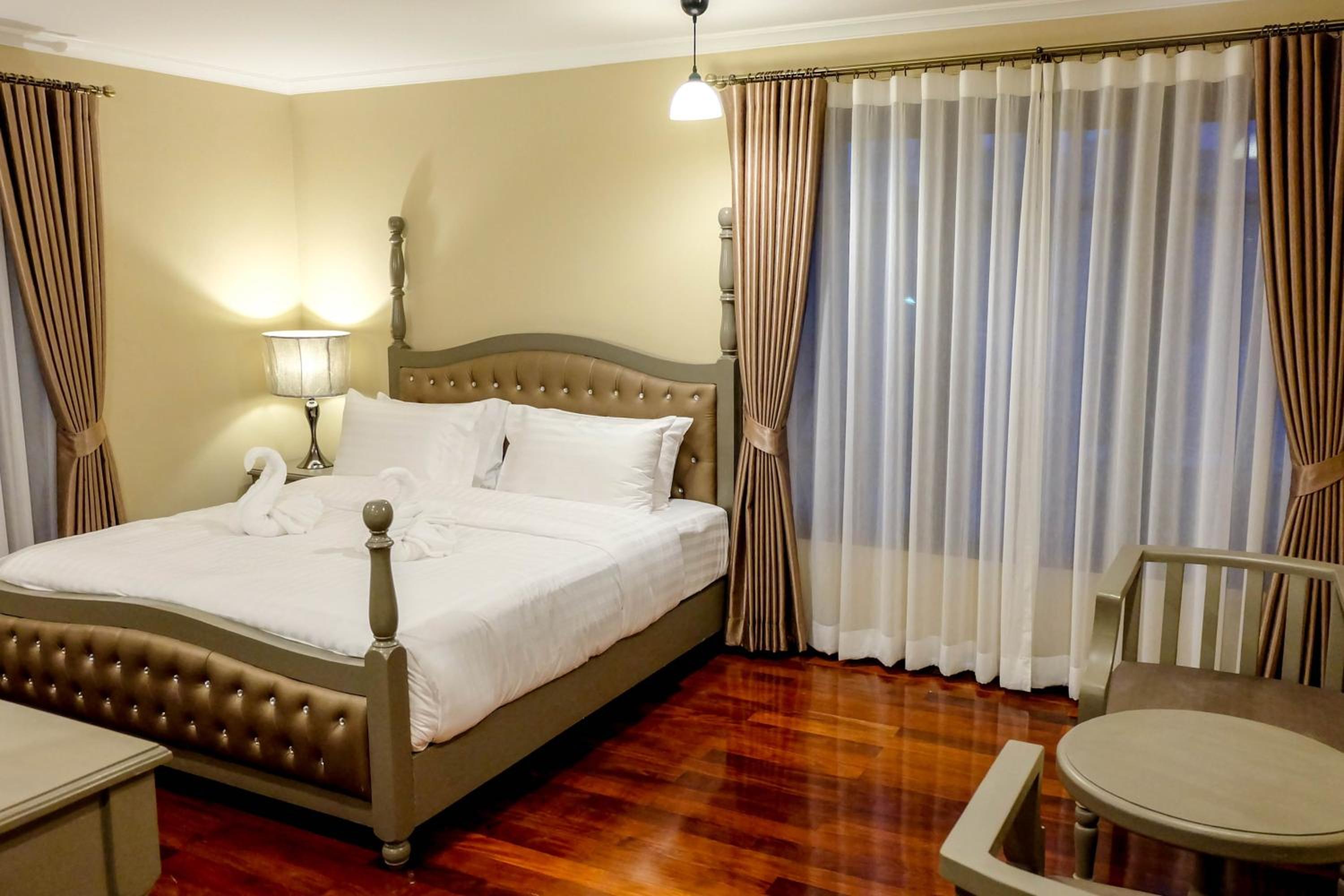 Grand Deluxe Double Room with Bathtub photo 3
