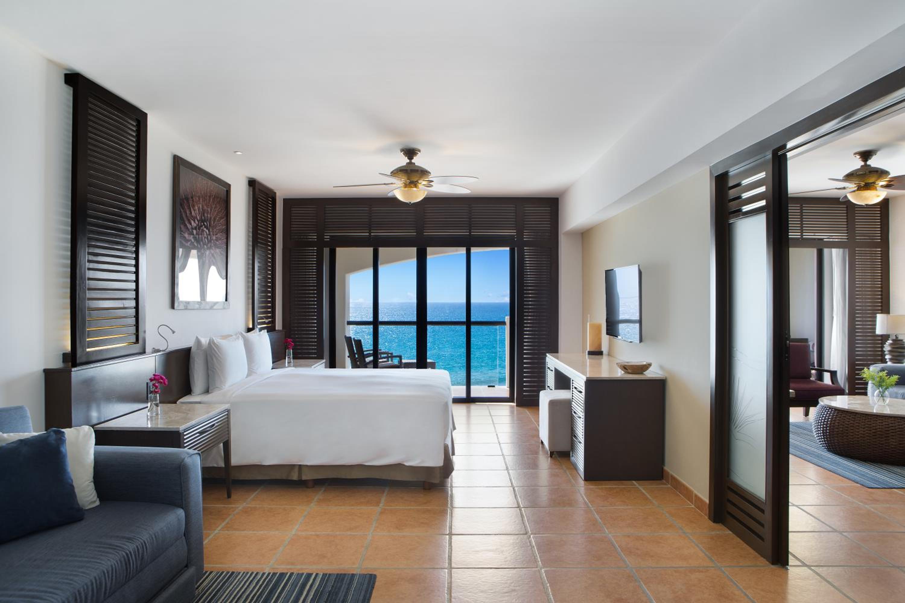 Club One-Bedroom Master Suite with Ocean Front - Photo 2