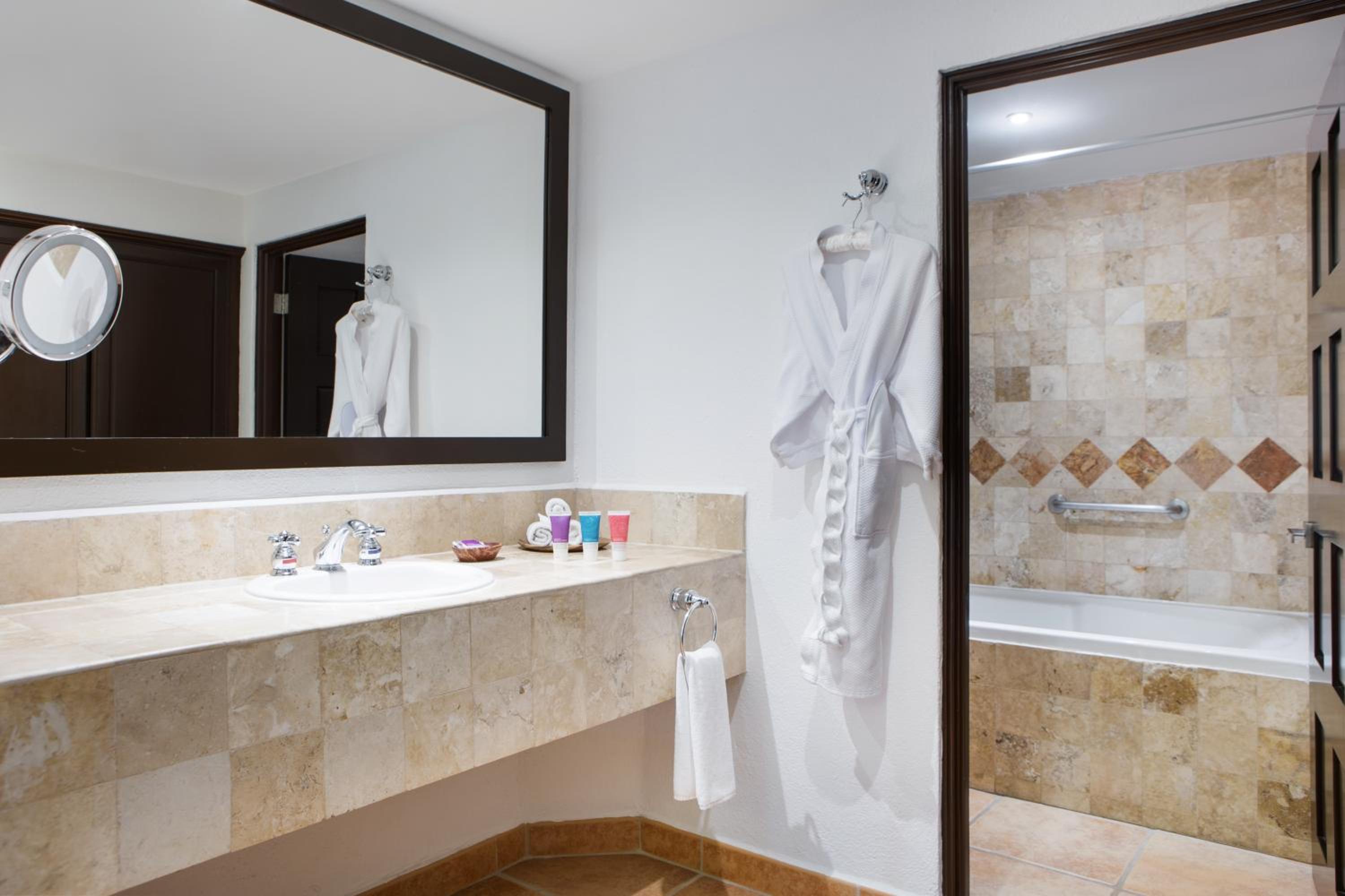 Suite - Photo 5