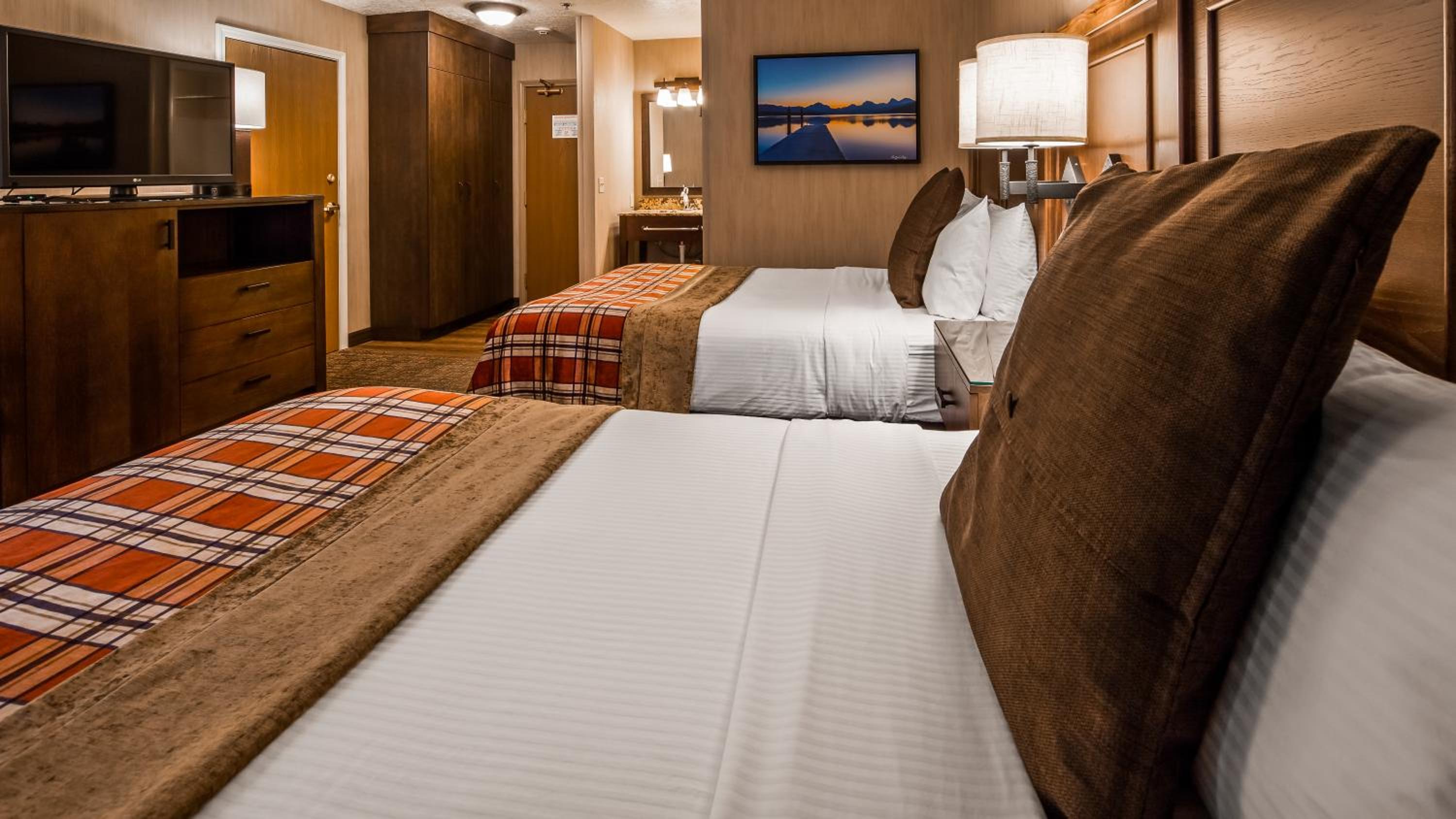 Queen Room with Two Queen Beds - Non-Smoking - Photo 2