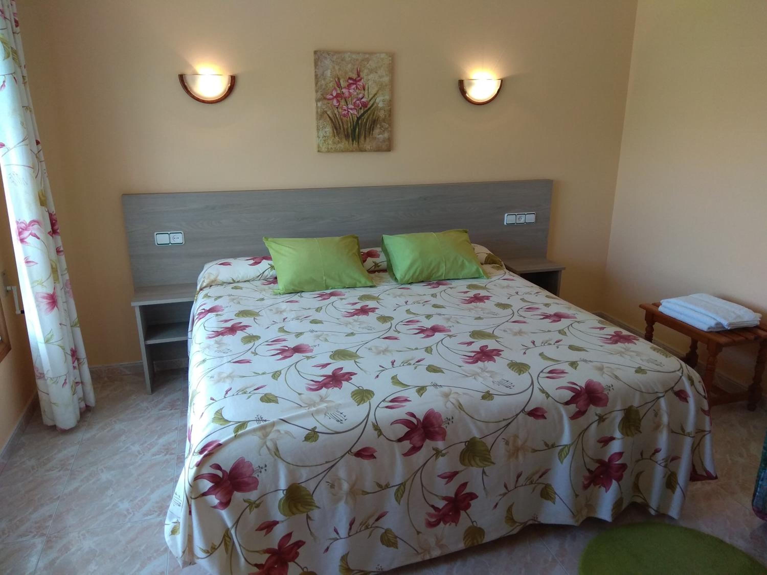Double or Twin Room with Sea View - Photo 9