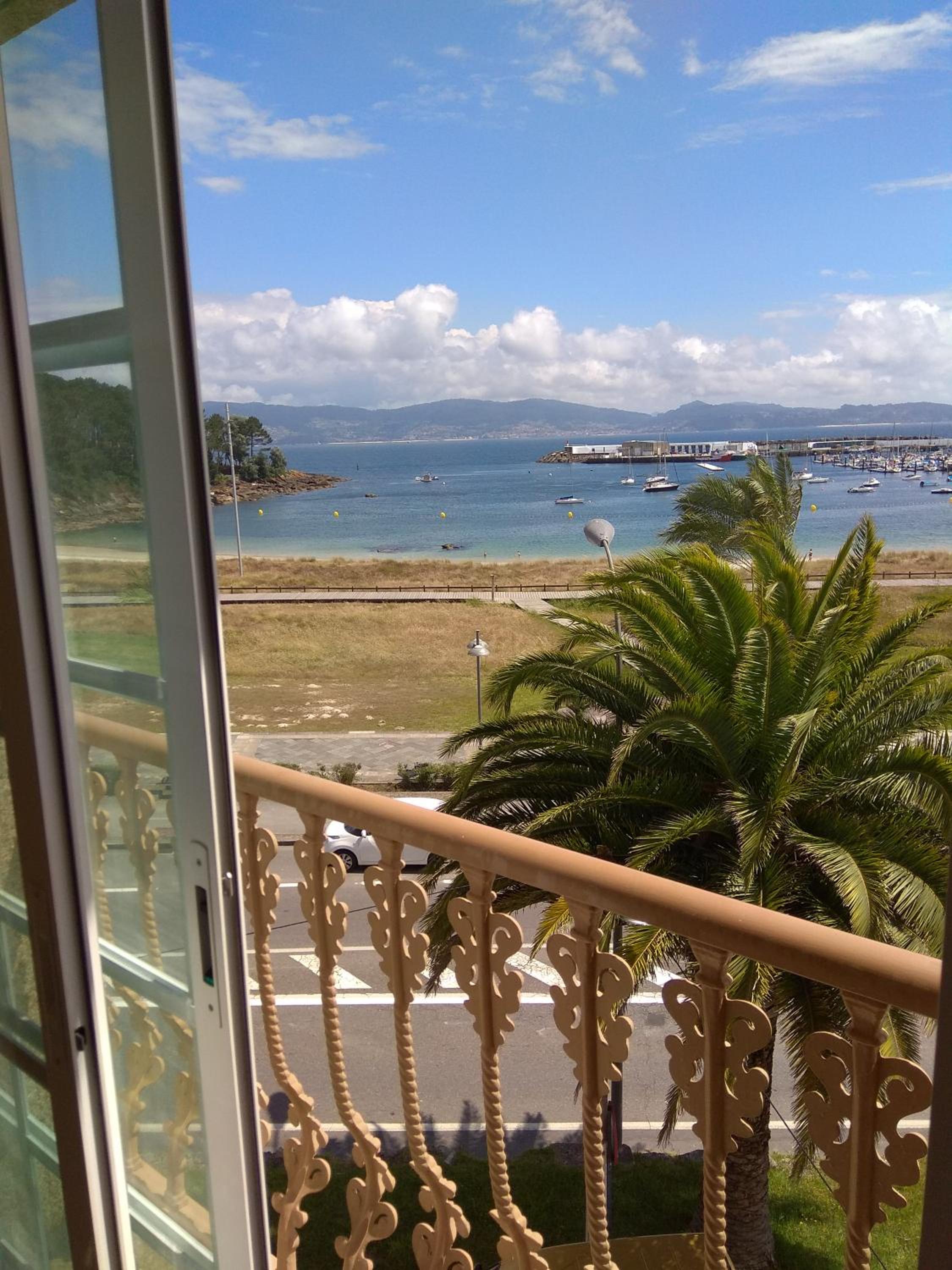 Double or Twin Room with Sea View - Photo 13