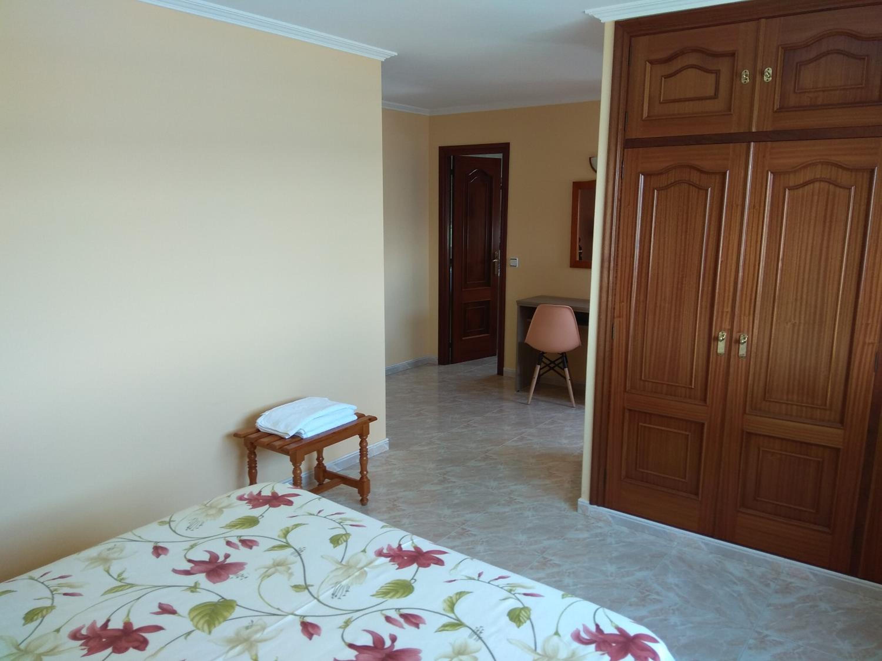 Double or Twin Room with Sea View - Photo 3