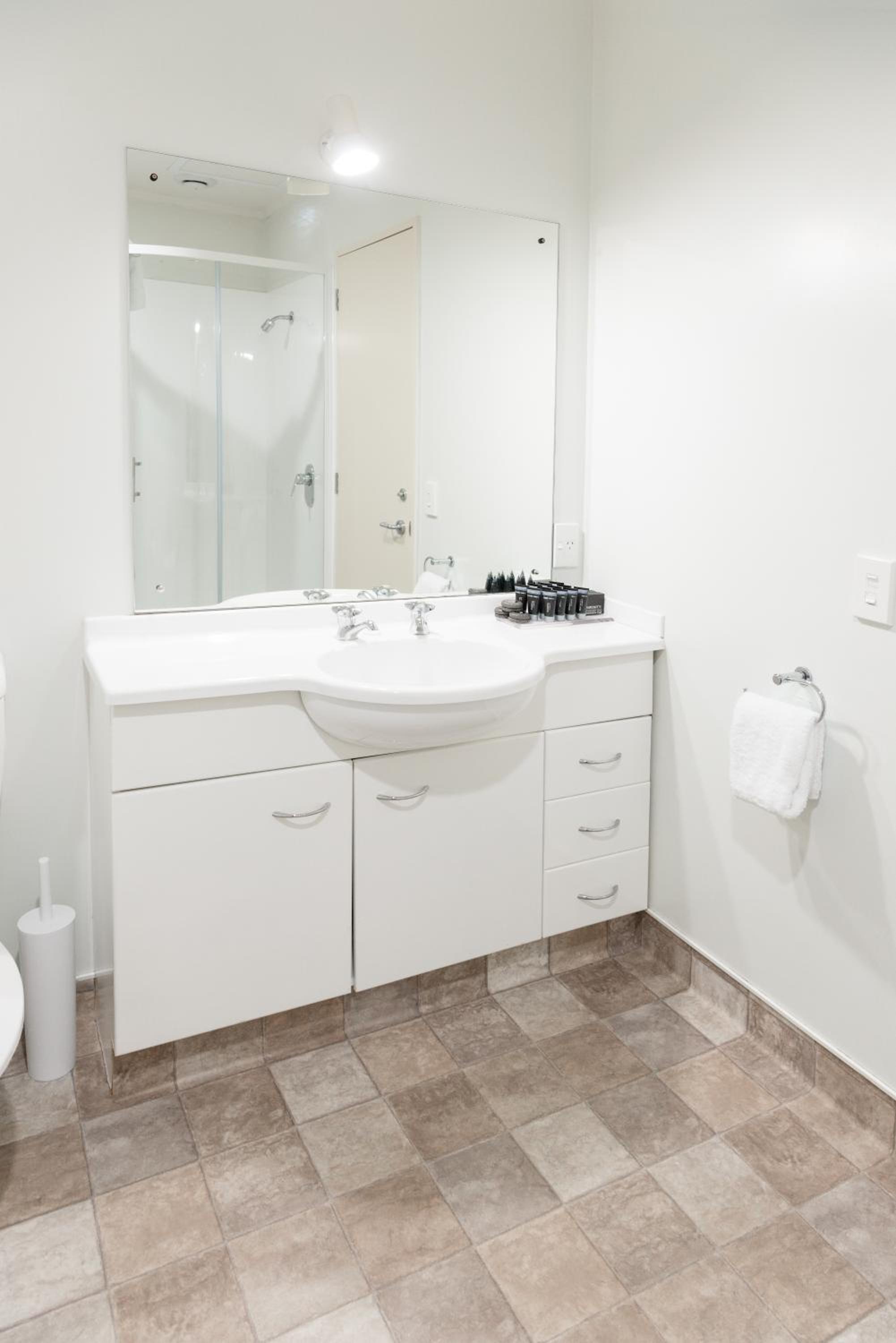 Three-Bedroom Apartment (Prepaid) - Photo 6