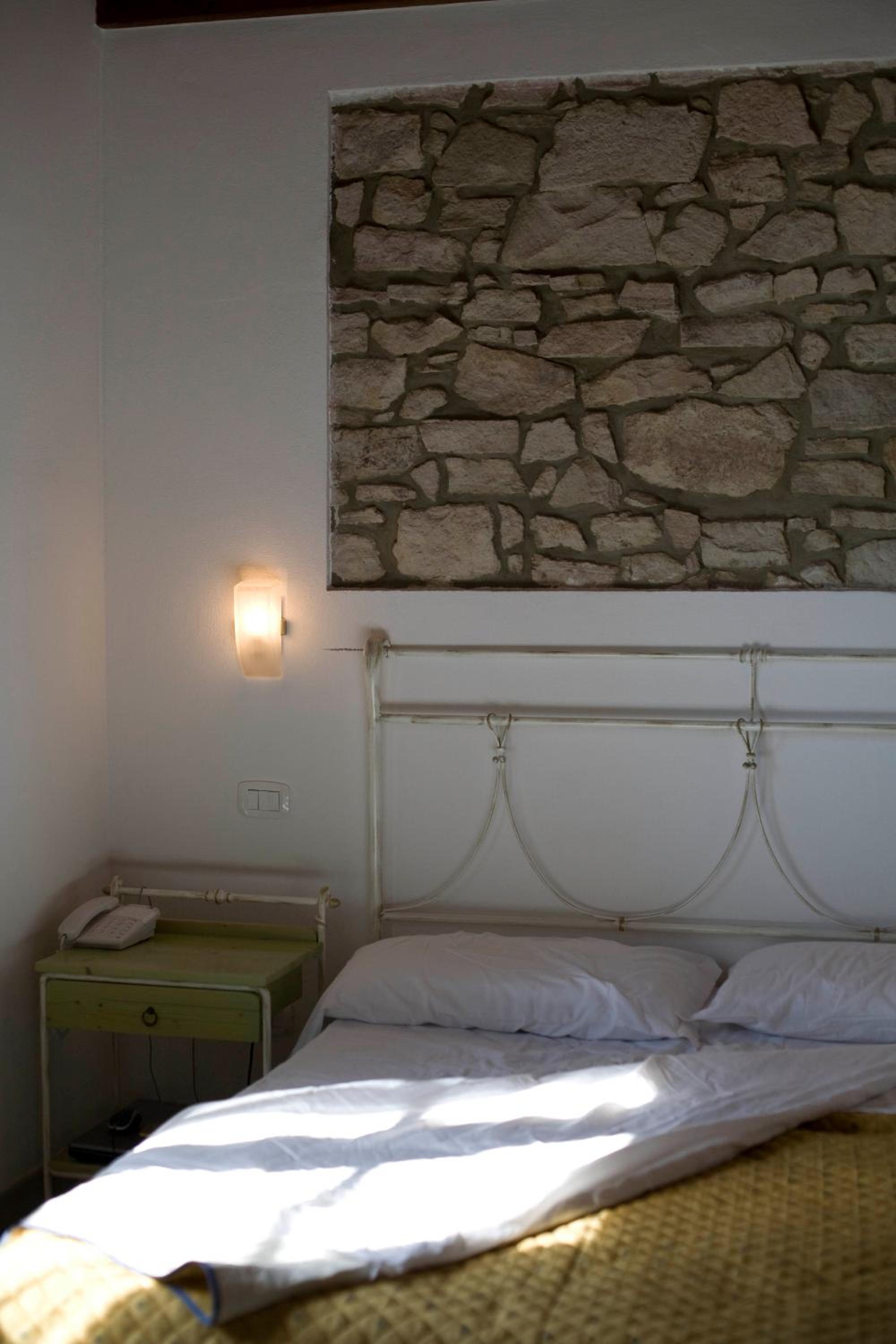 Double Room with Extra Bed - Photo 8