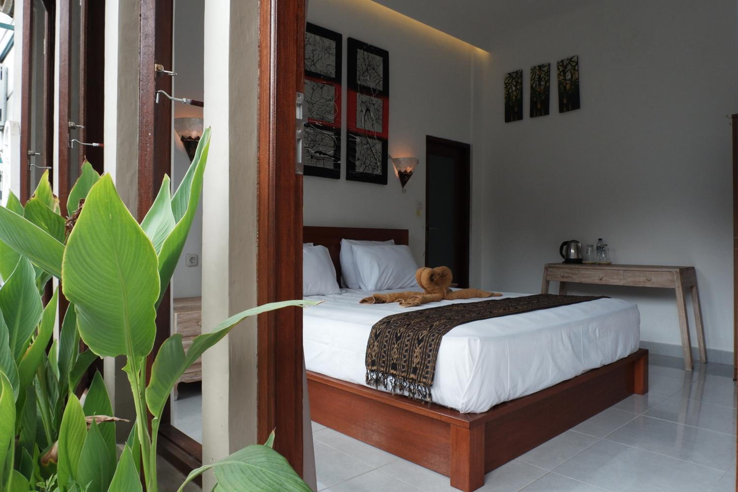 Shocking Deal - Double Bedroom with garden view - Photo 12