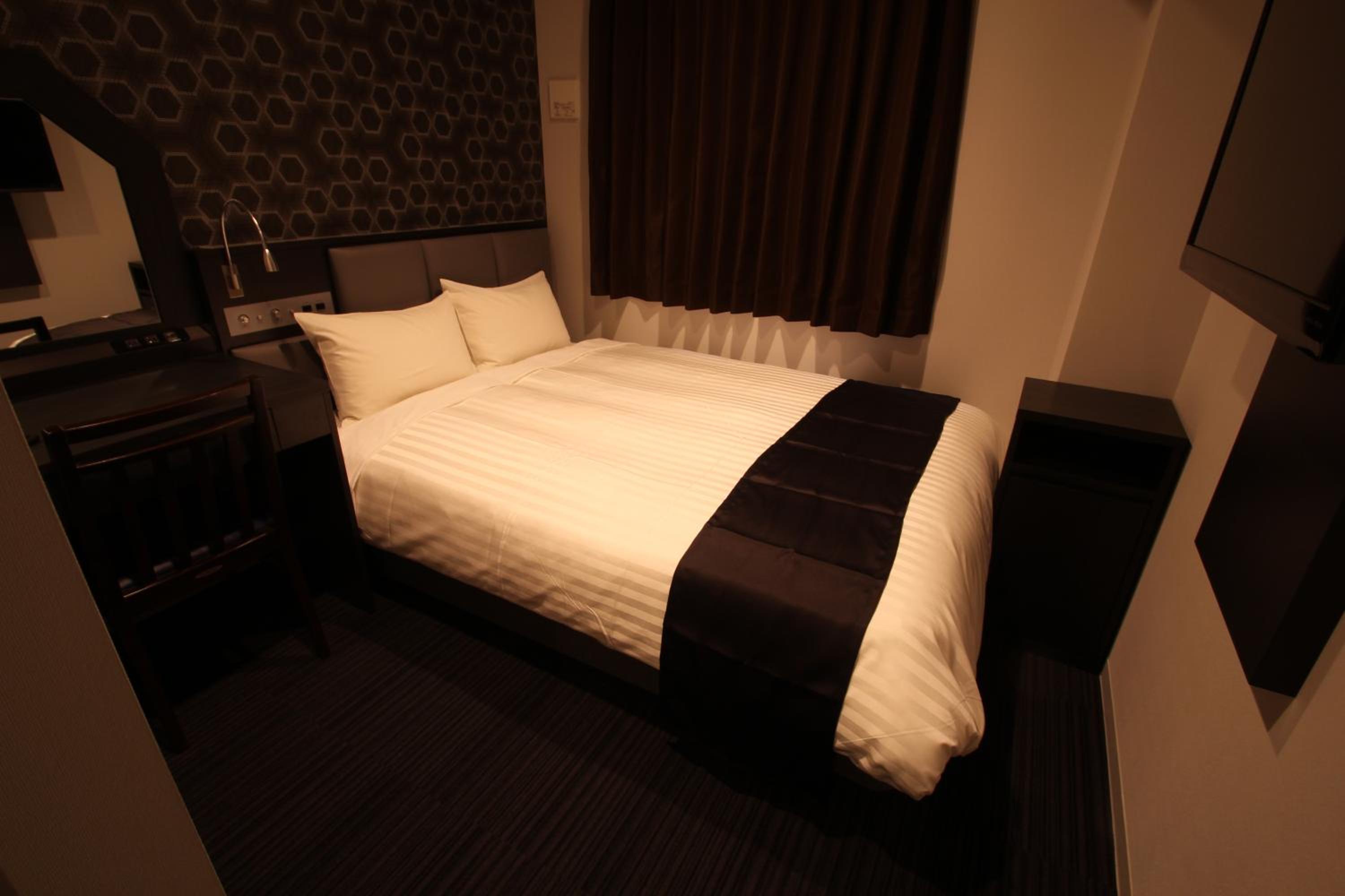 Double Room - Non-Smoking  - Photo 15