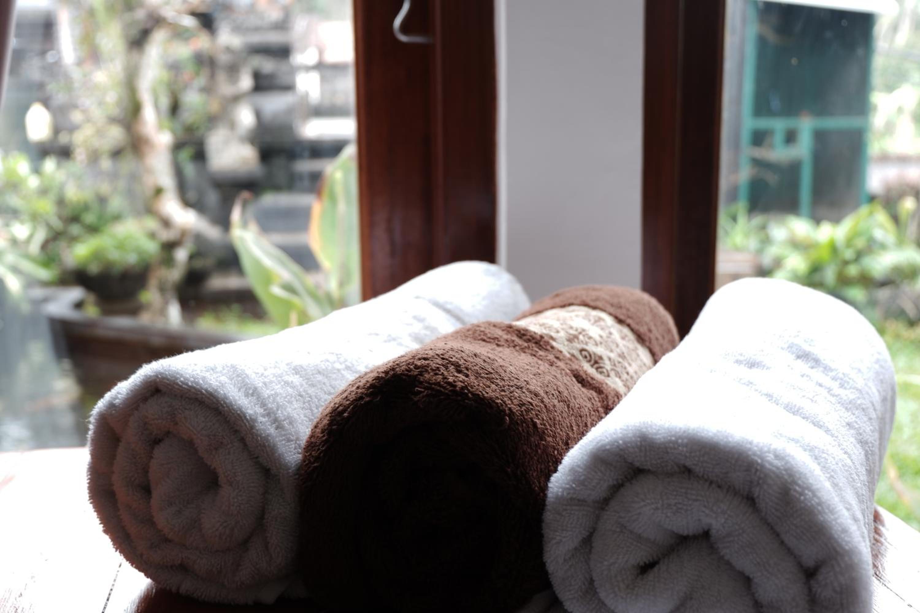 Shocking Deal - Double Bedroom with garden view - Photo 11