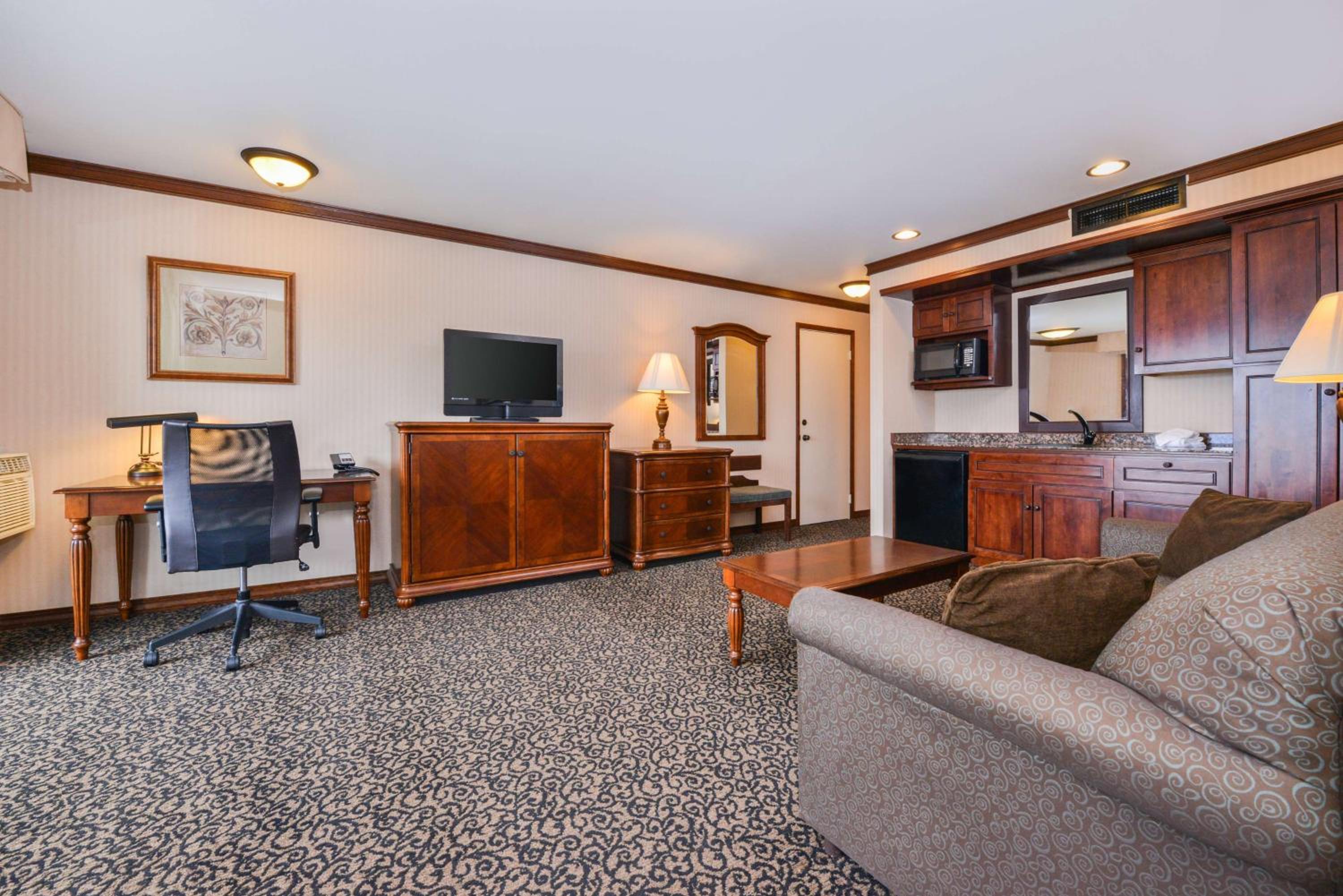 King Suite With Lake View - Non Smoking photo 2
