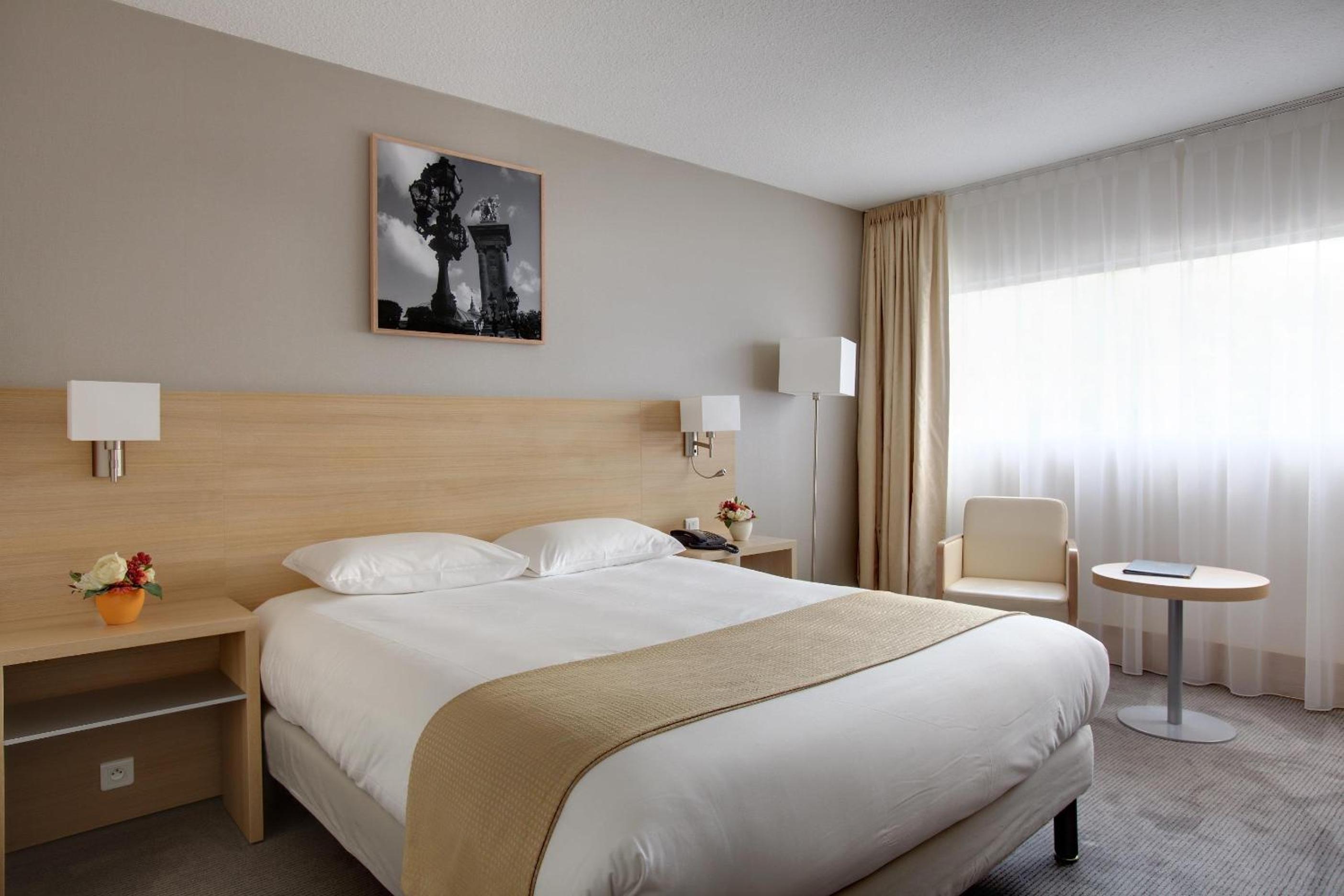Standard Queen Room - Photo 8