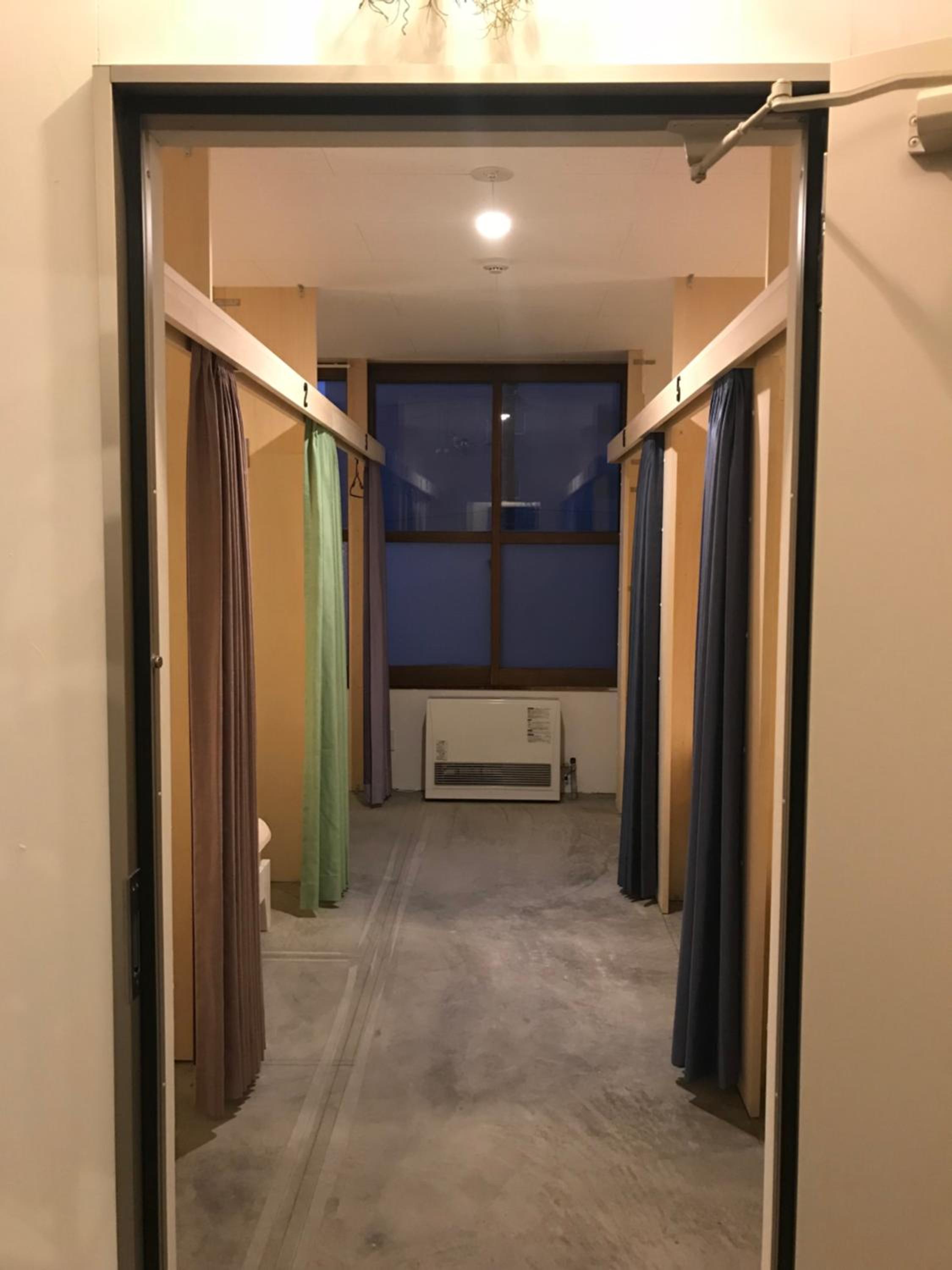 Bed in 6-Bed Female Dormitory Room photo 3