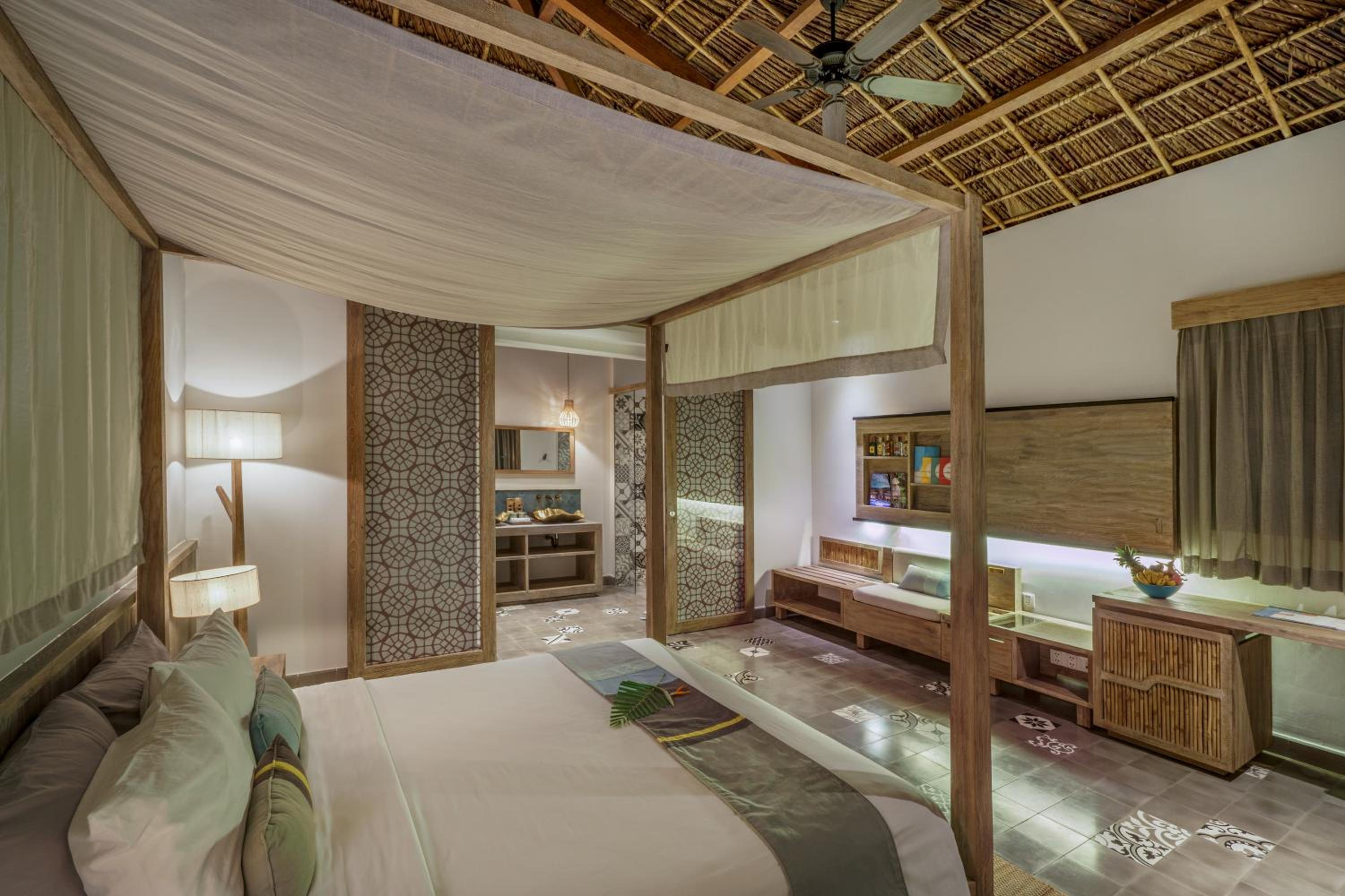 Beach Front Bungalow  - Photo 7