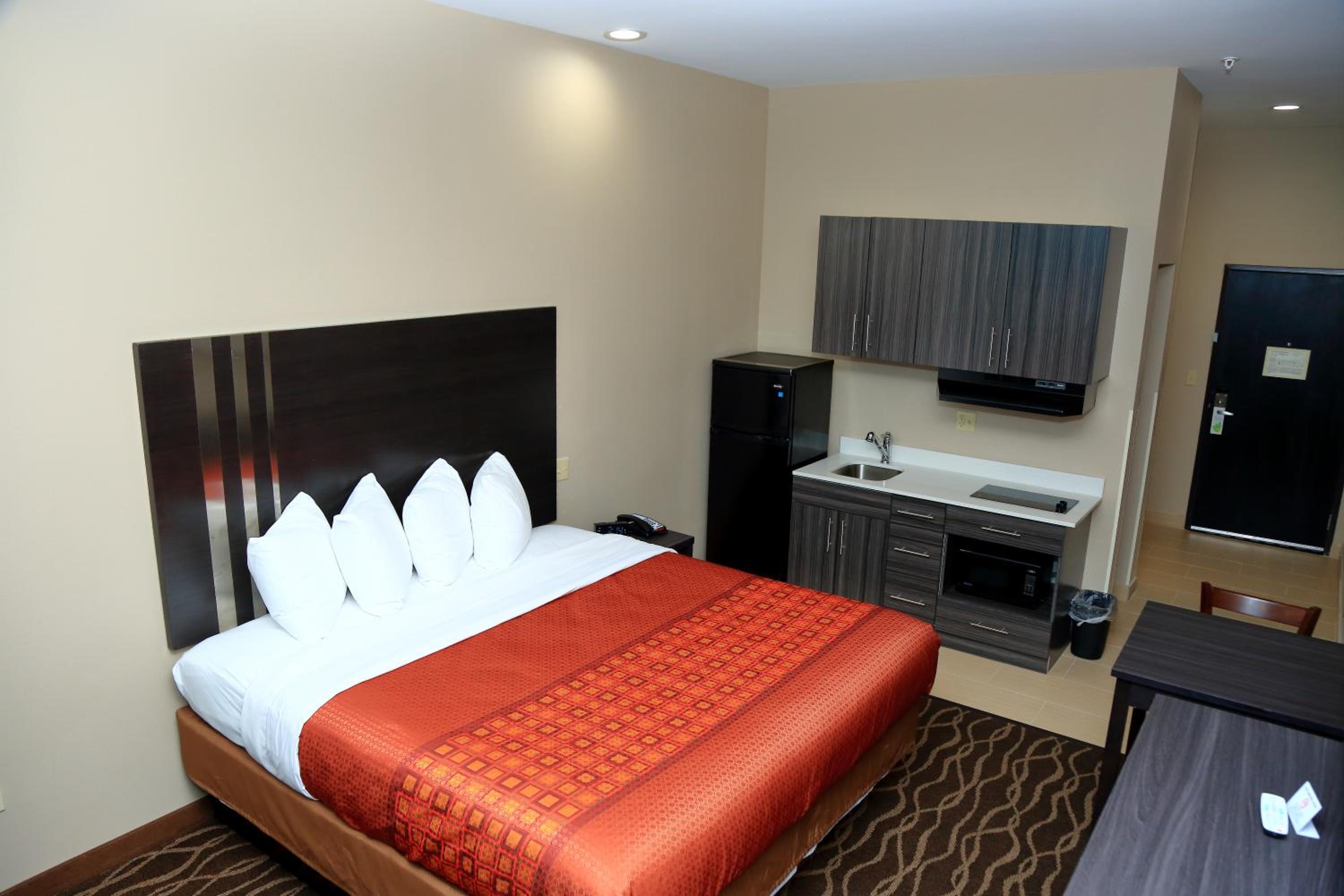 1 King Bed Kitchen Accessible NS