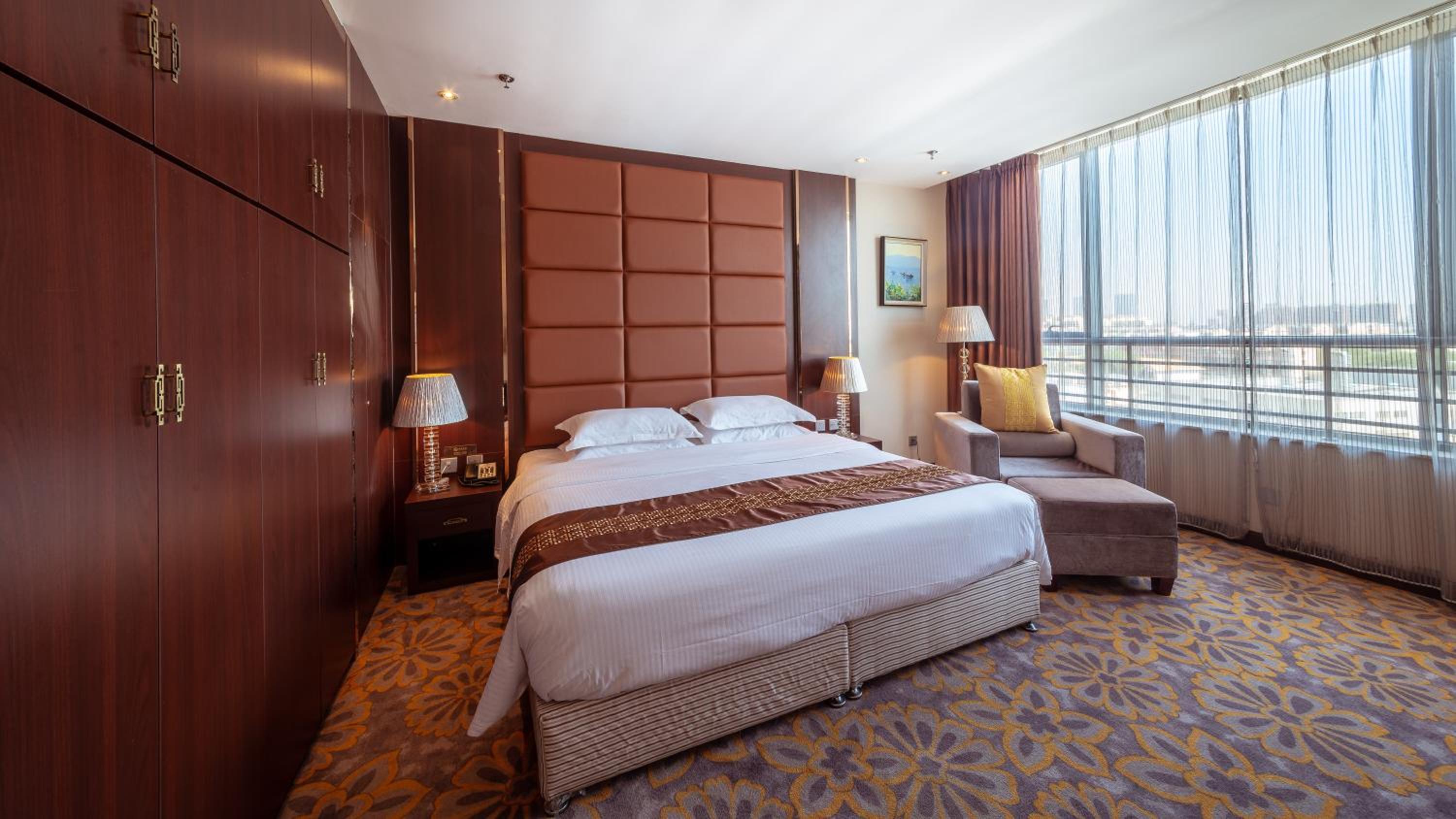 Business Suite photo 1