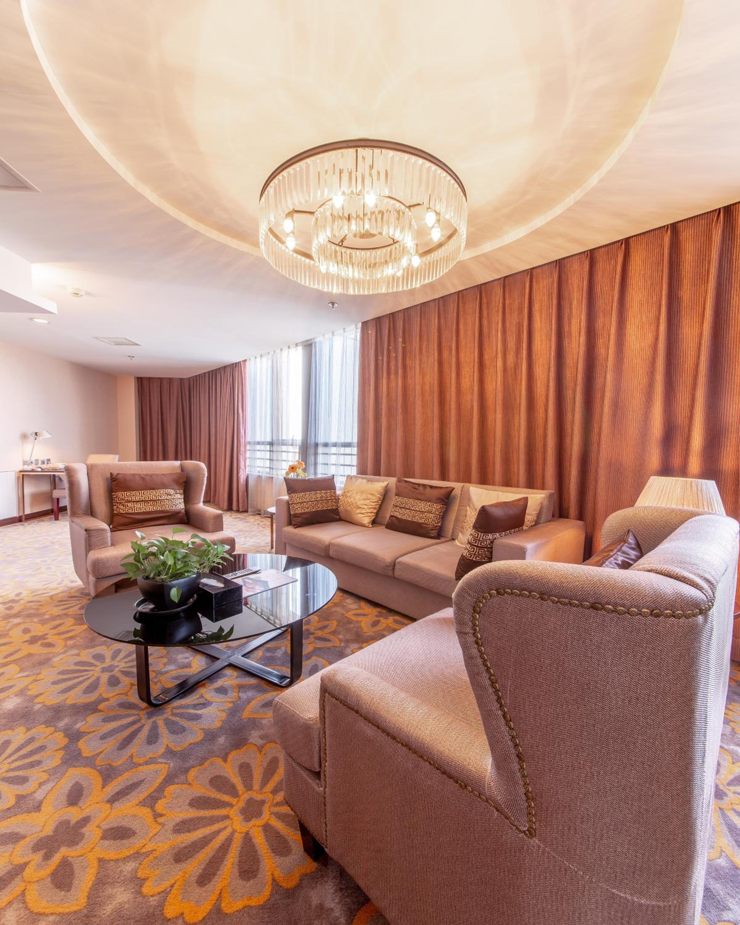 Business Suite photo 2