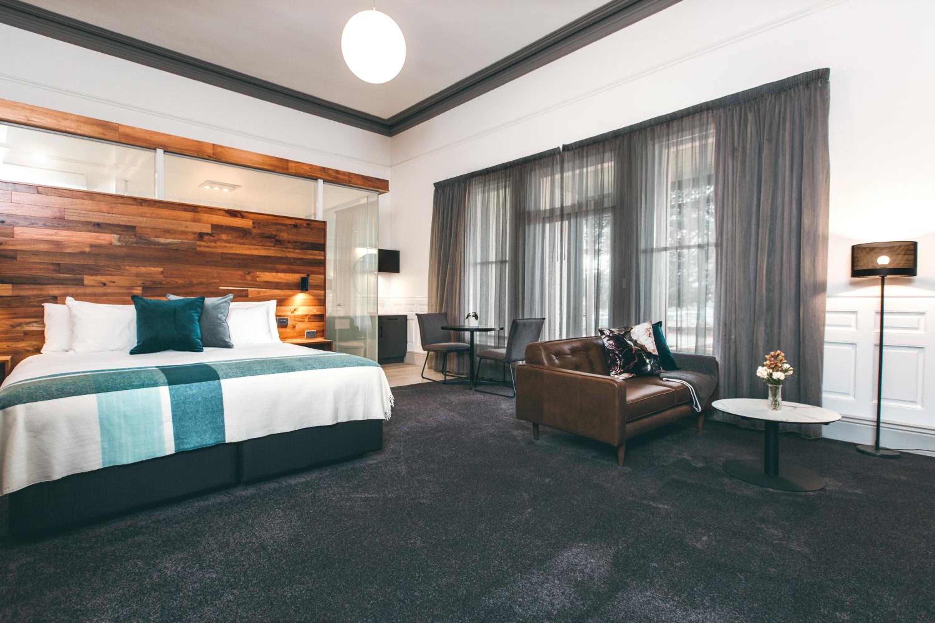 Queen Room - Pearce