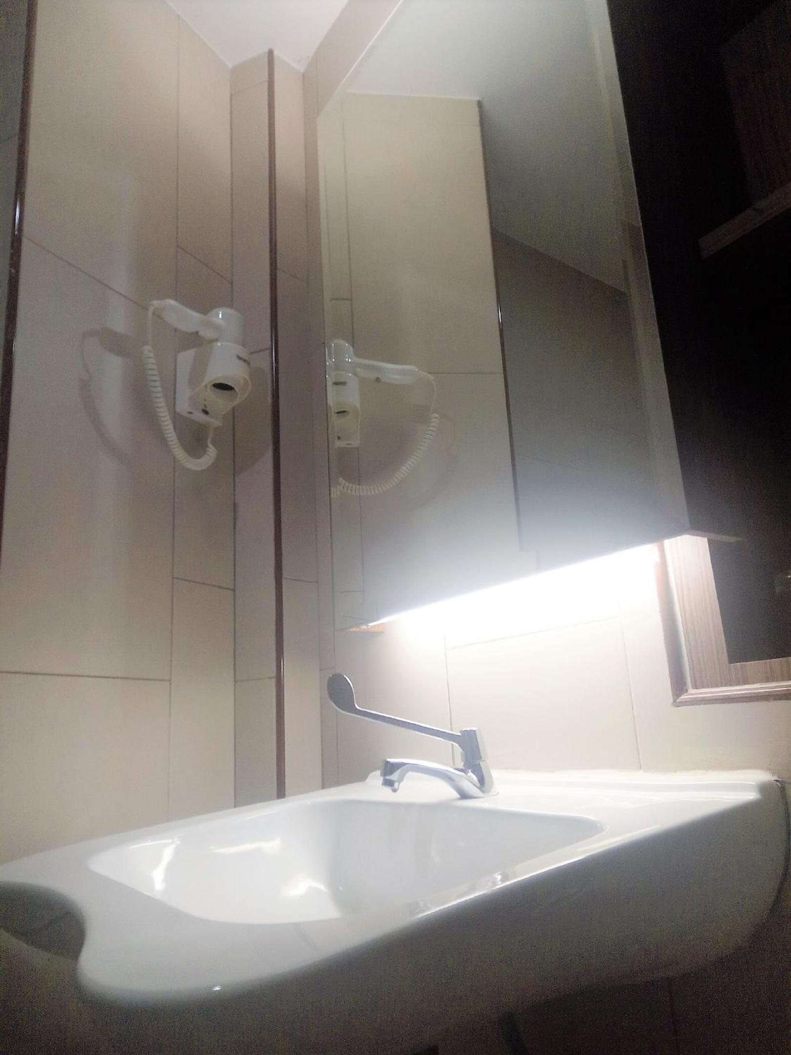 Deluxe Room - Photo 3