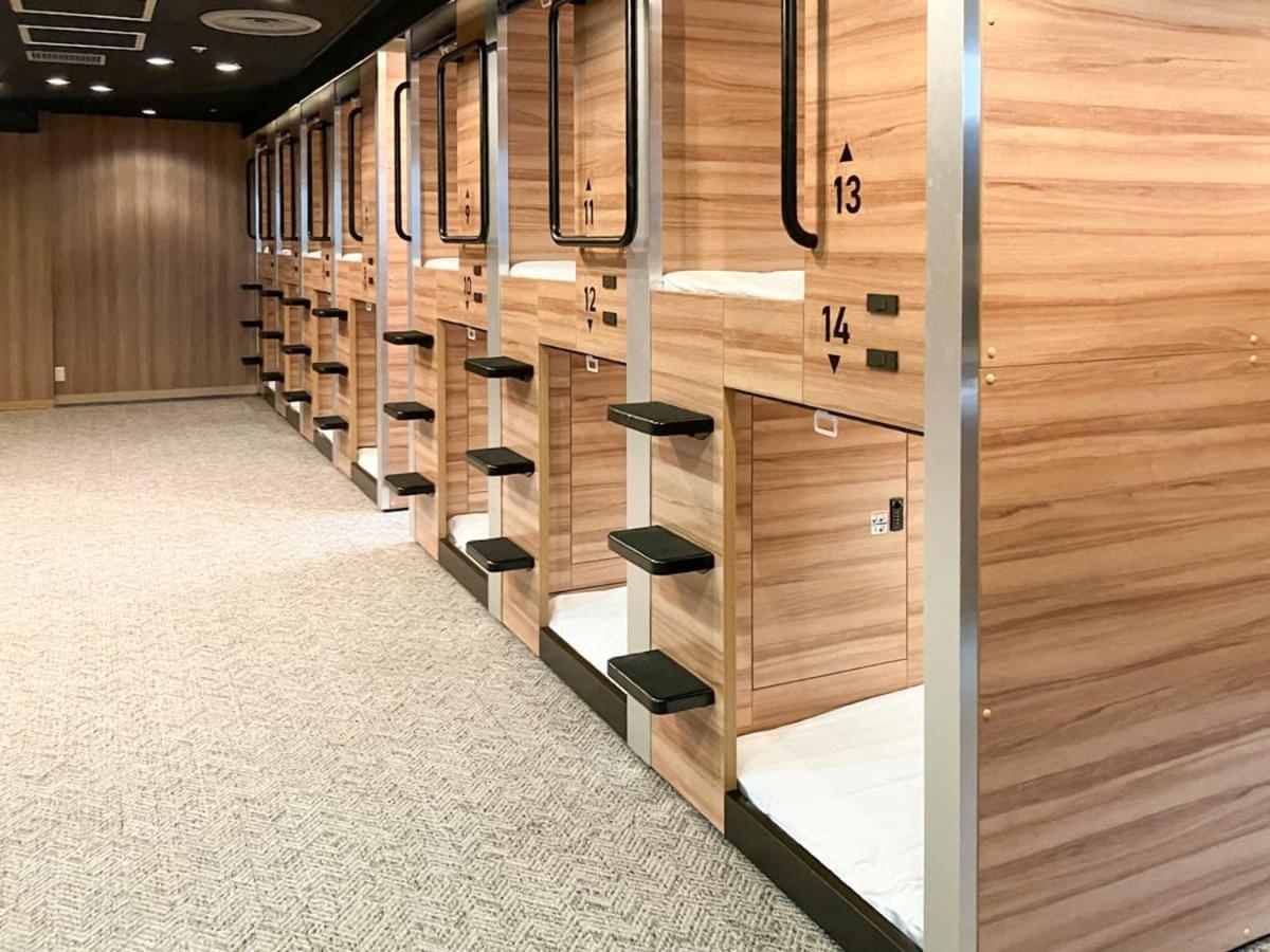 MAX CABIN Capsule Room for Men Only