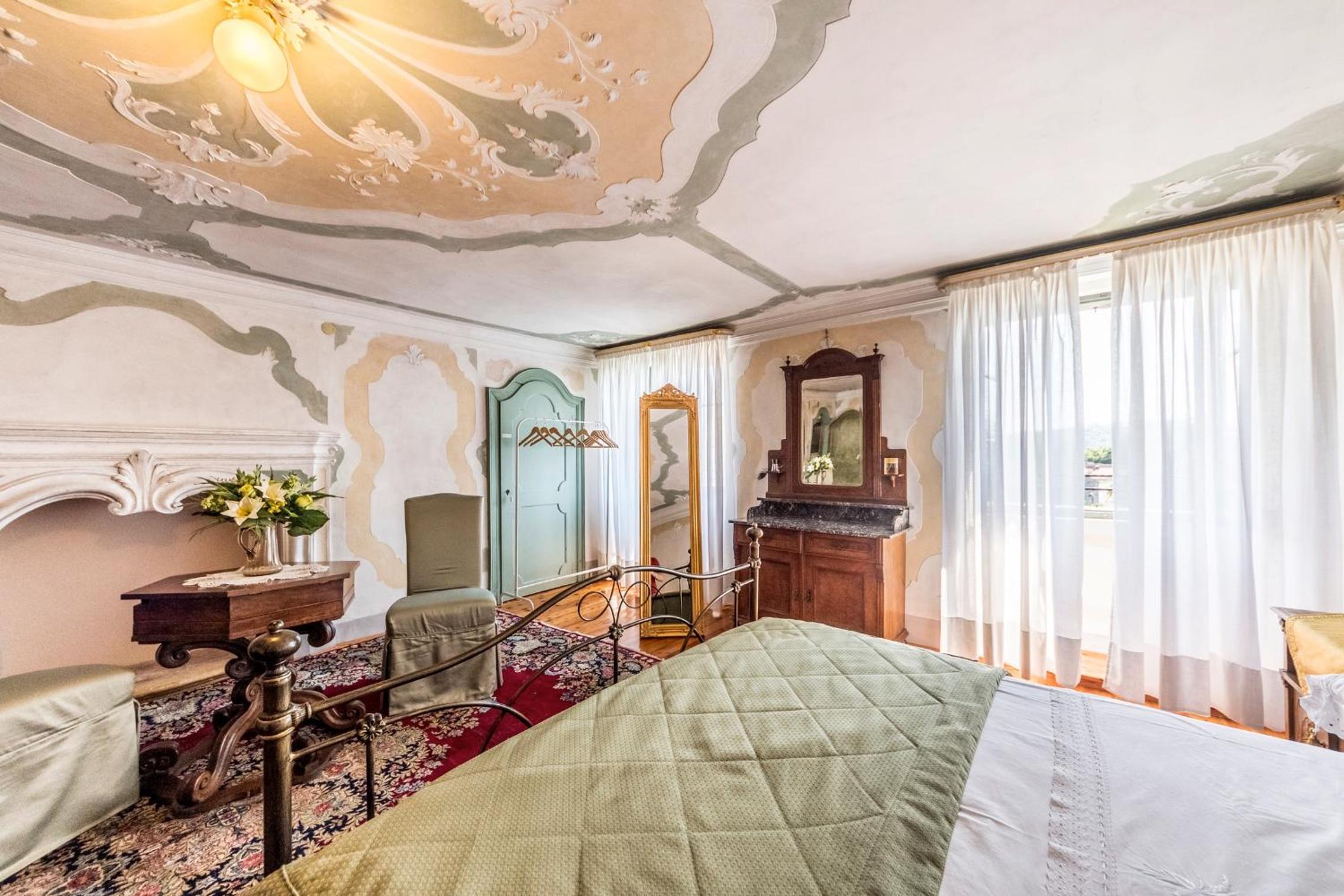 Deluxe Double Room with Shower photo 2